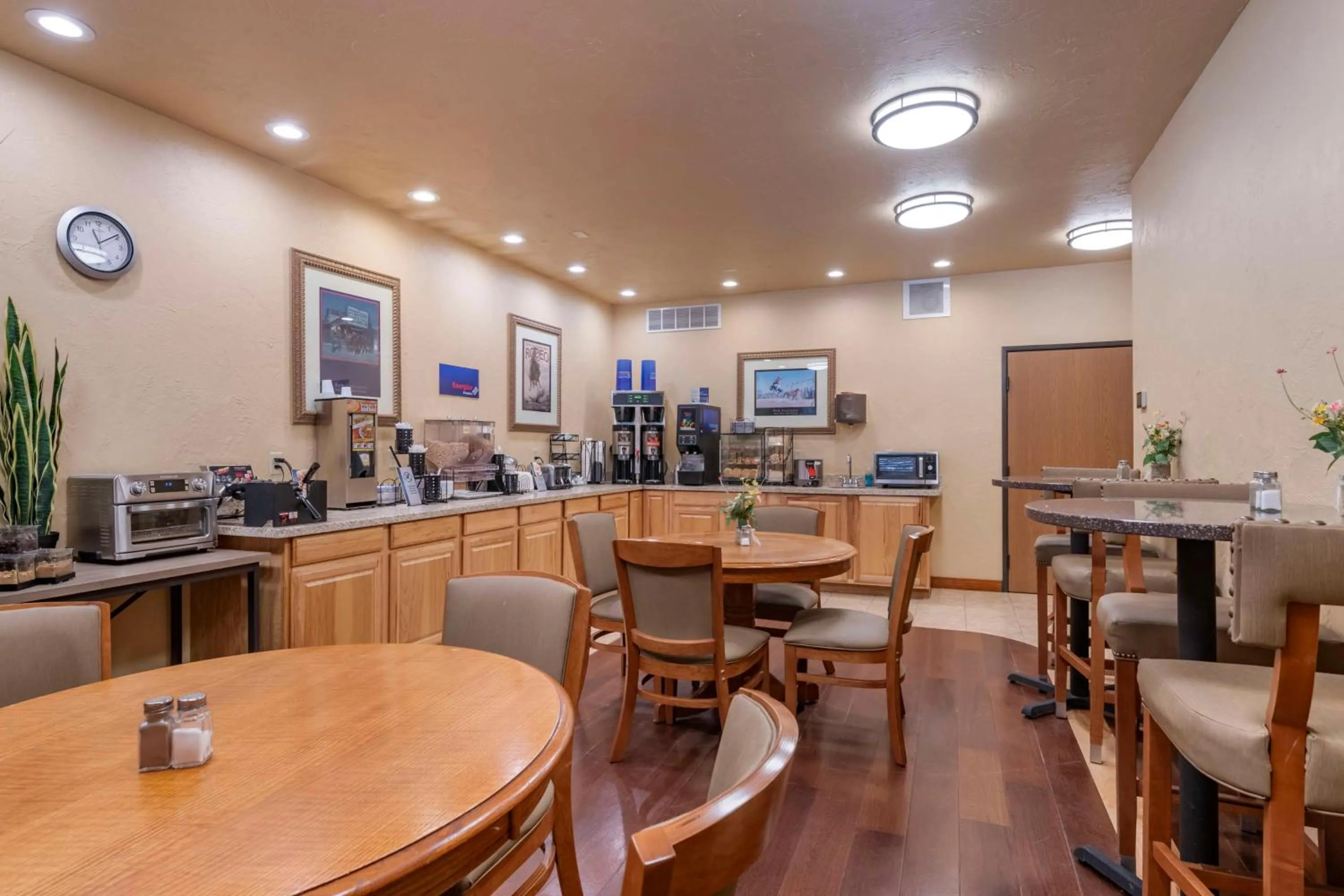 Breakfast in Best Western Devils Tower Inn