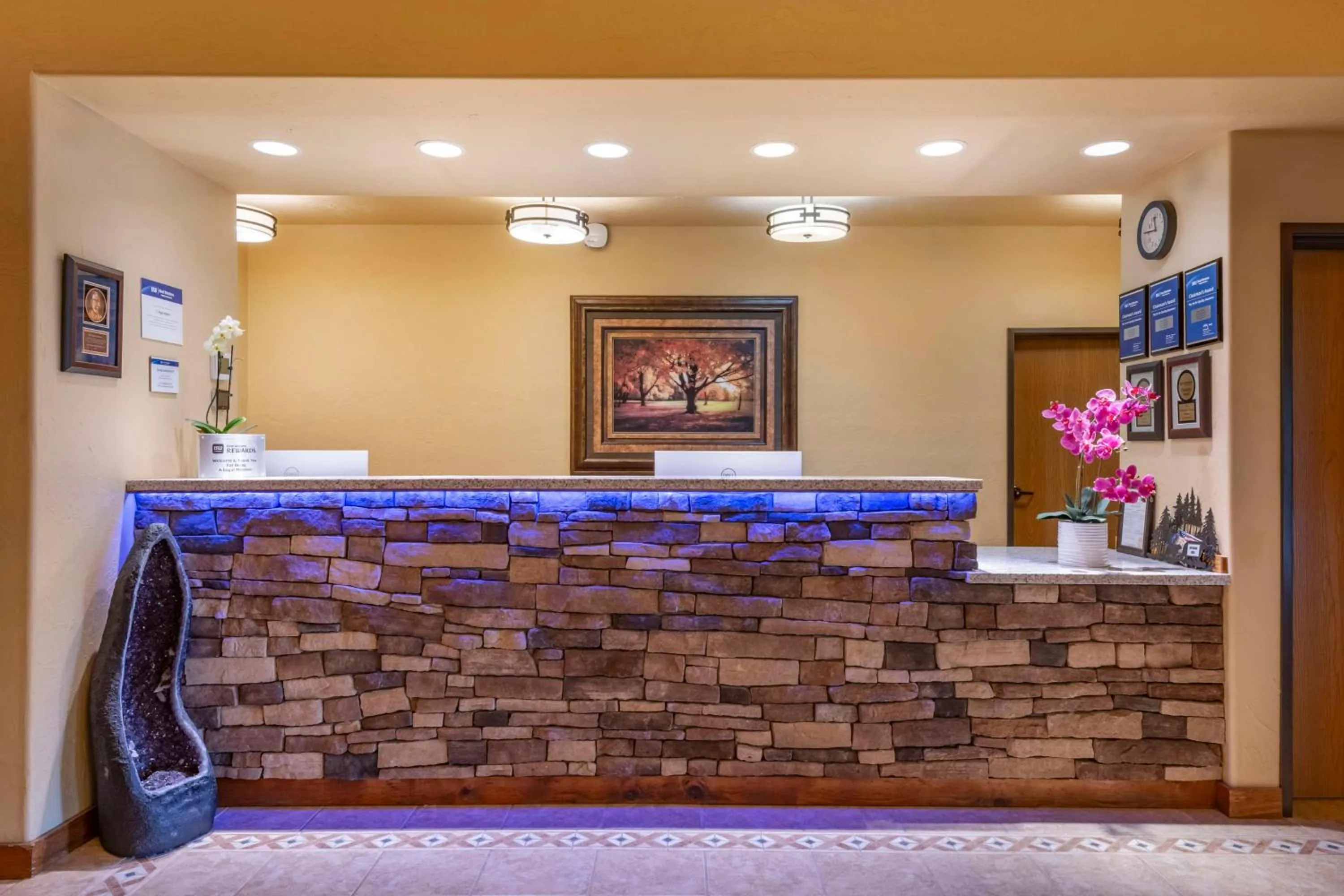 Lobby or reception in Best Western Devils Tower Inn