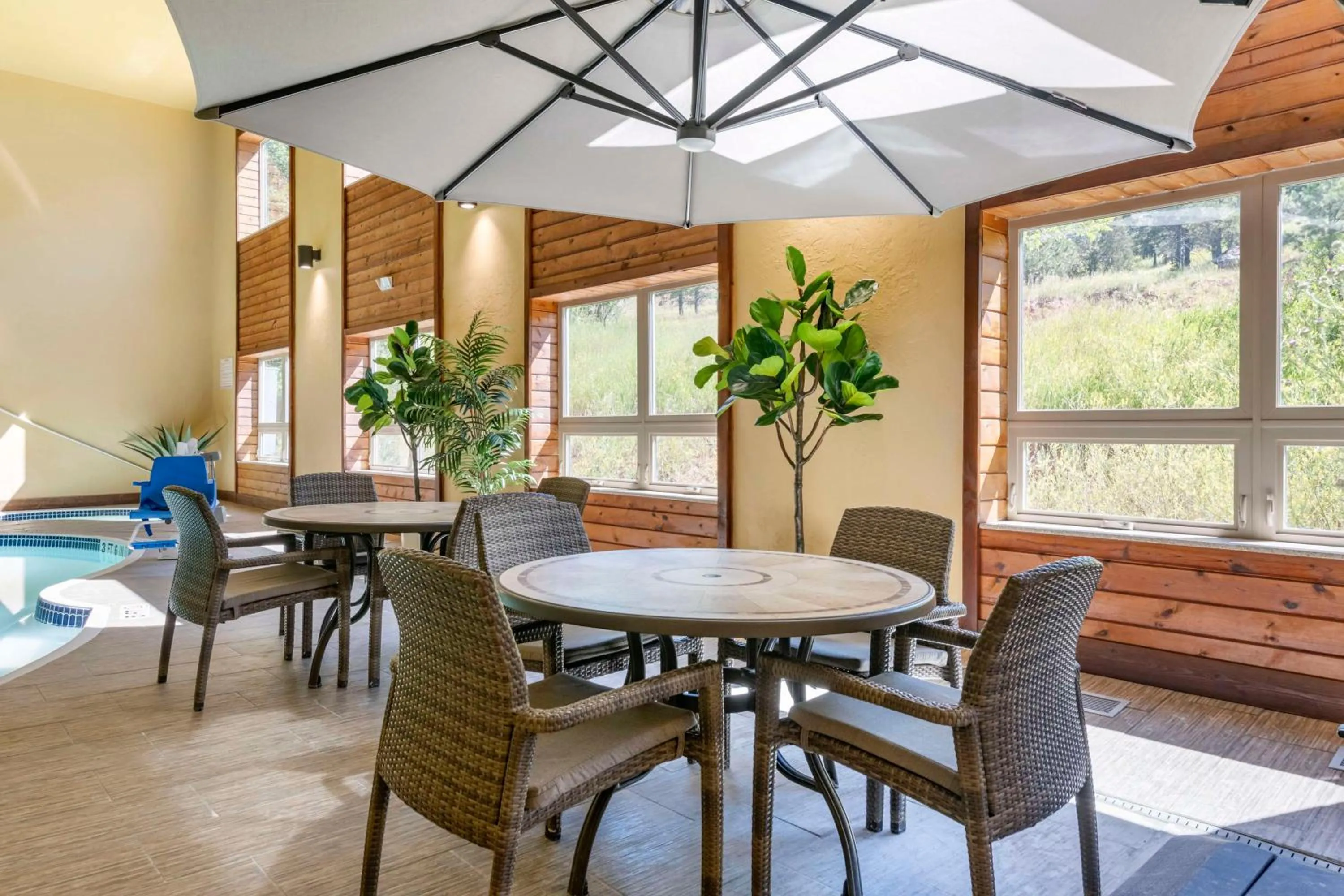 Pool view in Best Western Devils Tower Inn