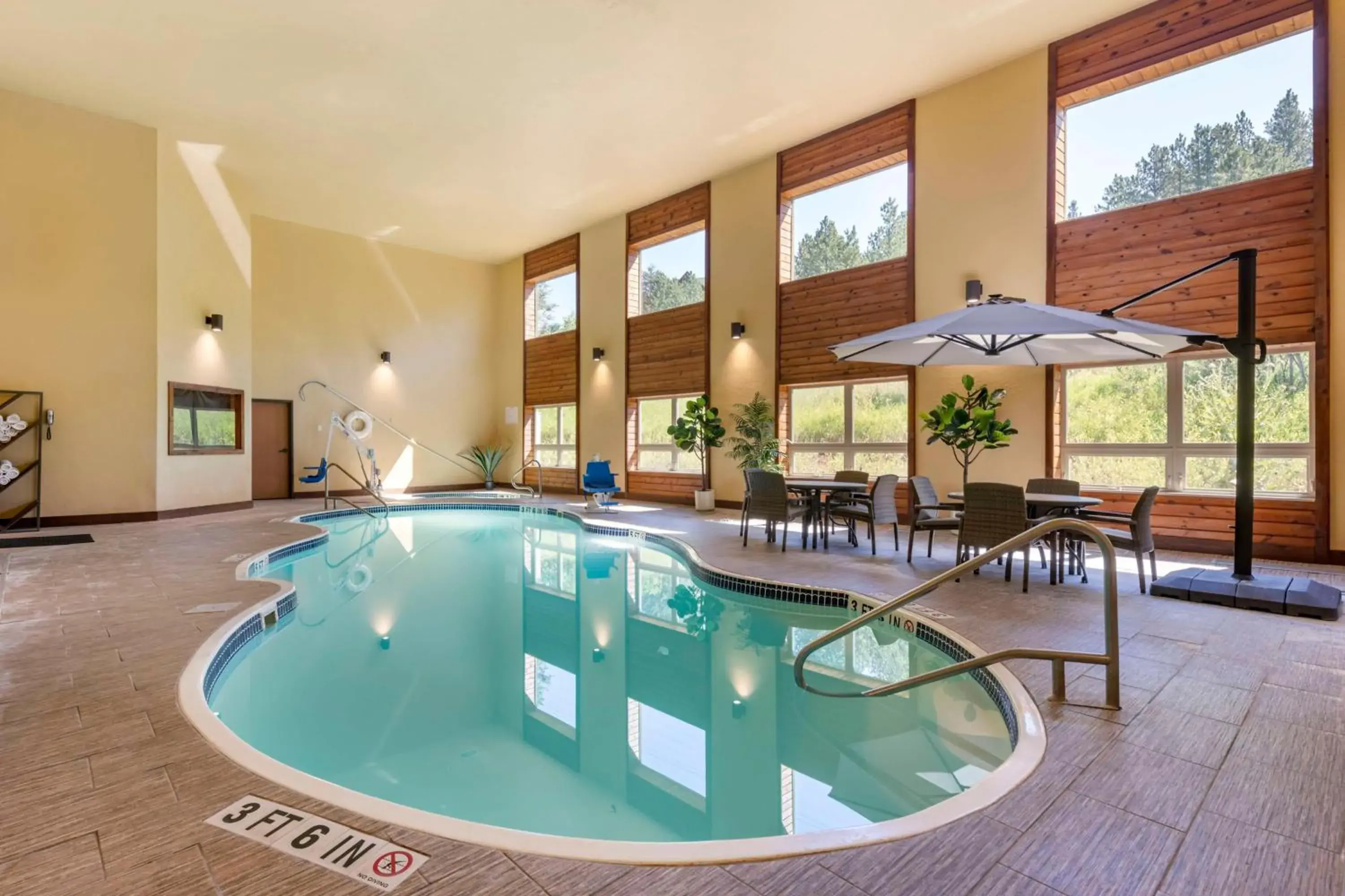 Pool view in Best Western Devils Tower Inn Pool view in Best Western Devils Tower Inn