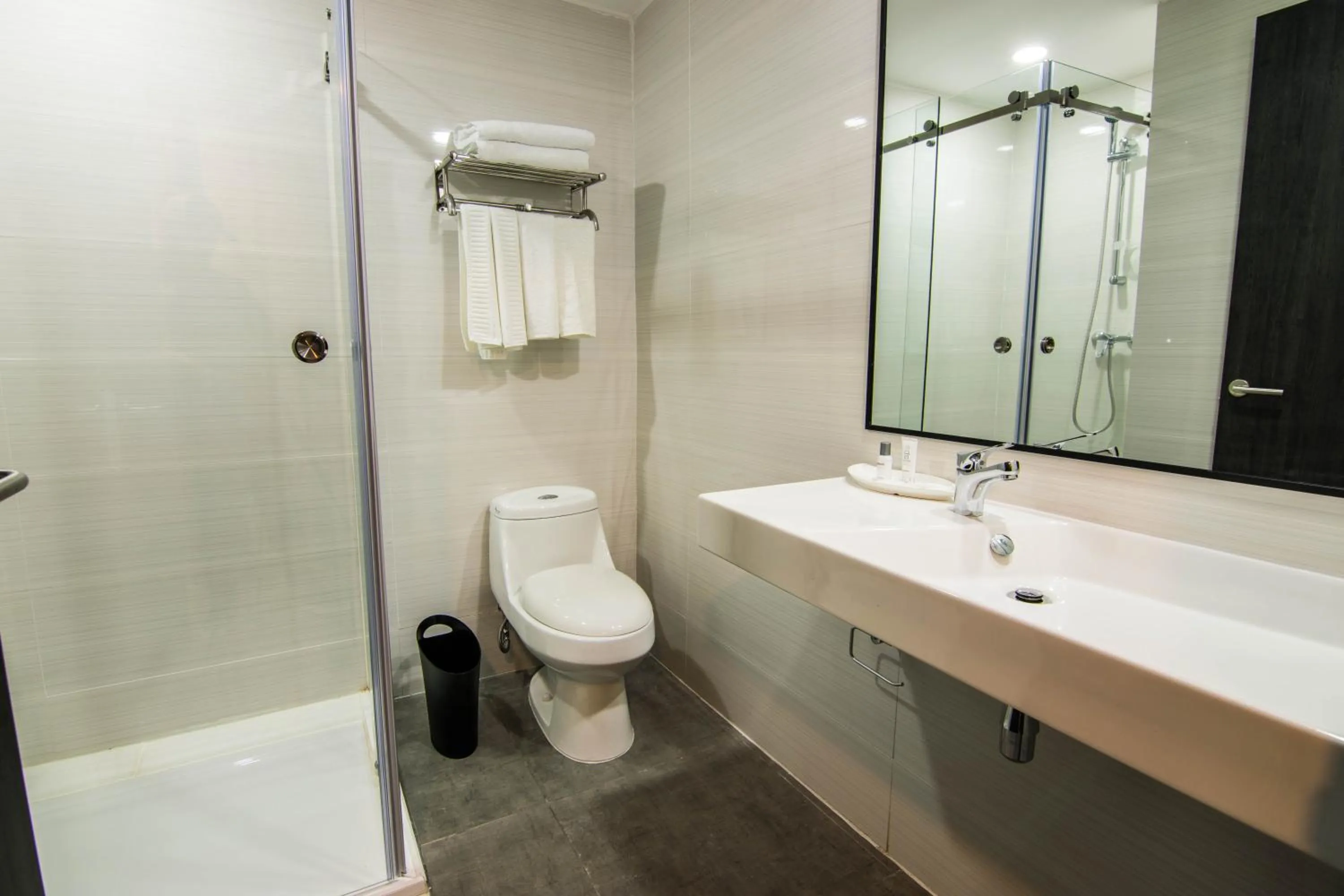 Innfiniti Hotel & Suites