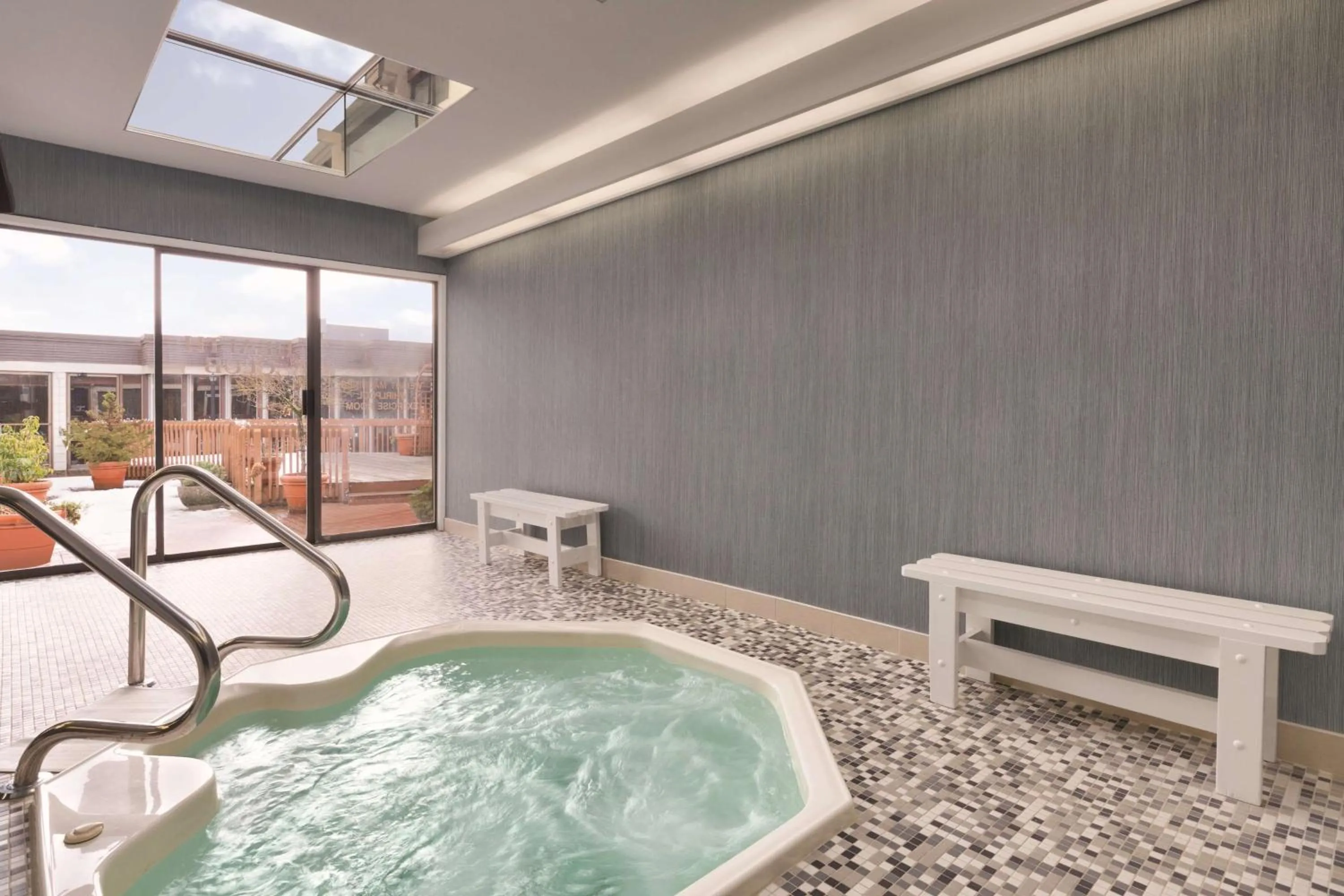 Spa and wellness centre/facilities in Coast Discovery Inn