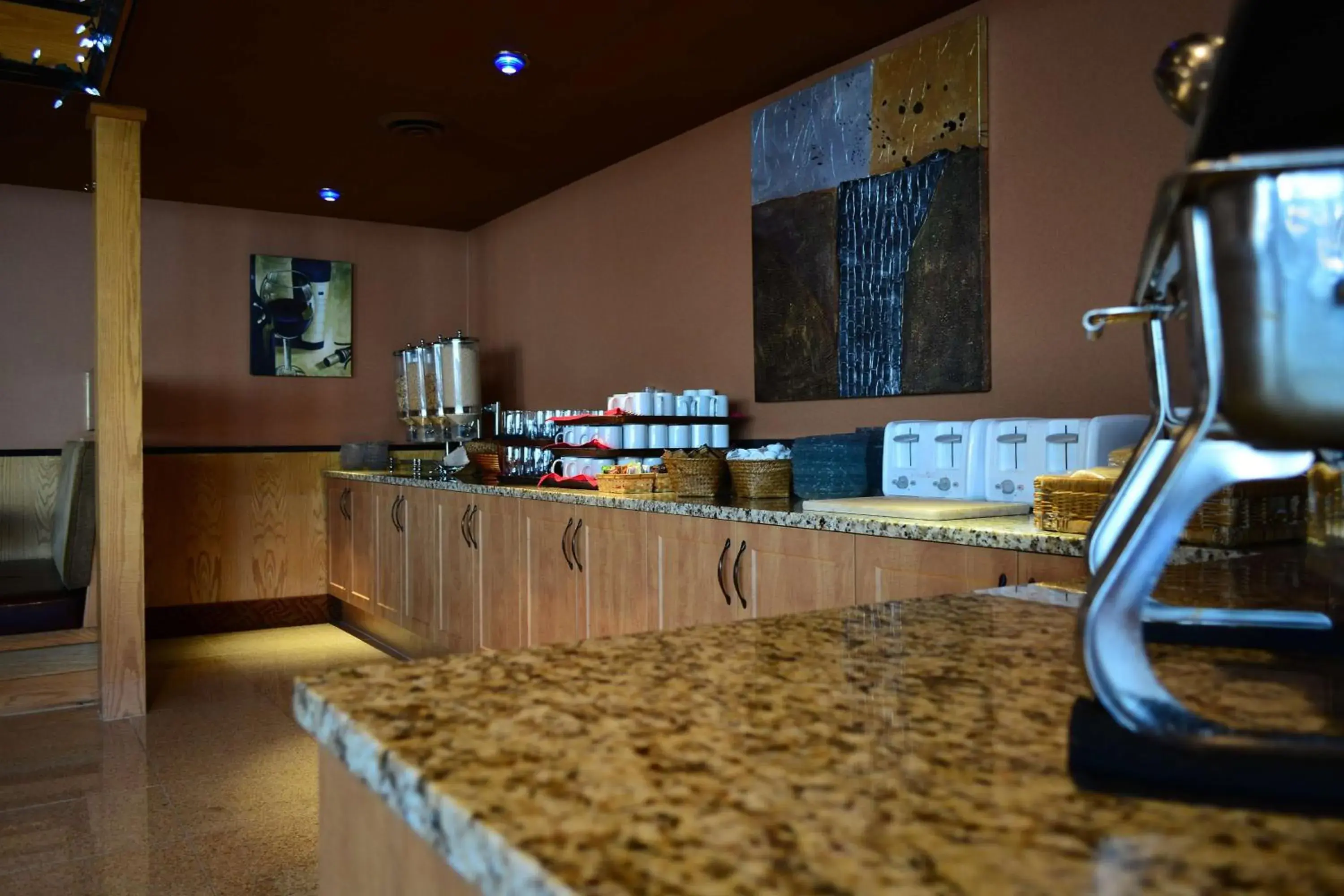 Restaurant/places to eat in Coast Discovery Inn Restaurant/places to eat in Coast Discovery Inn