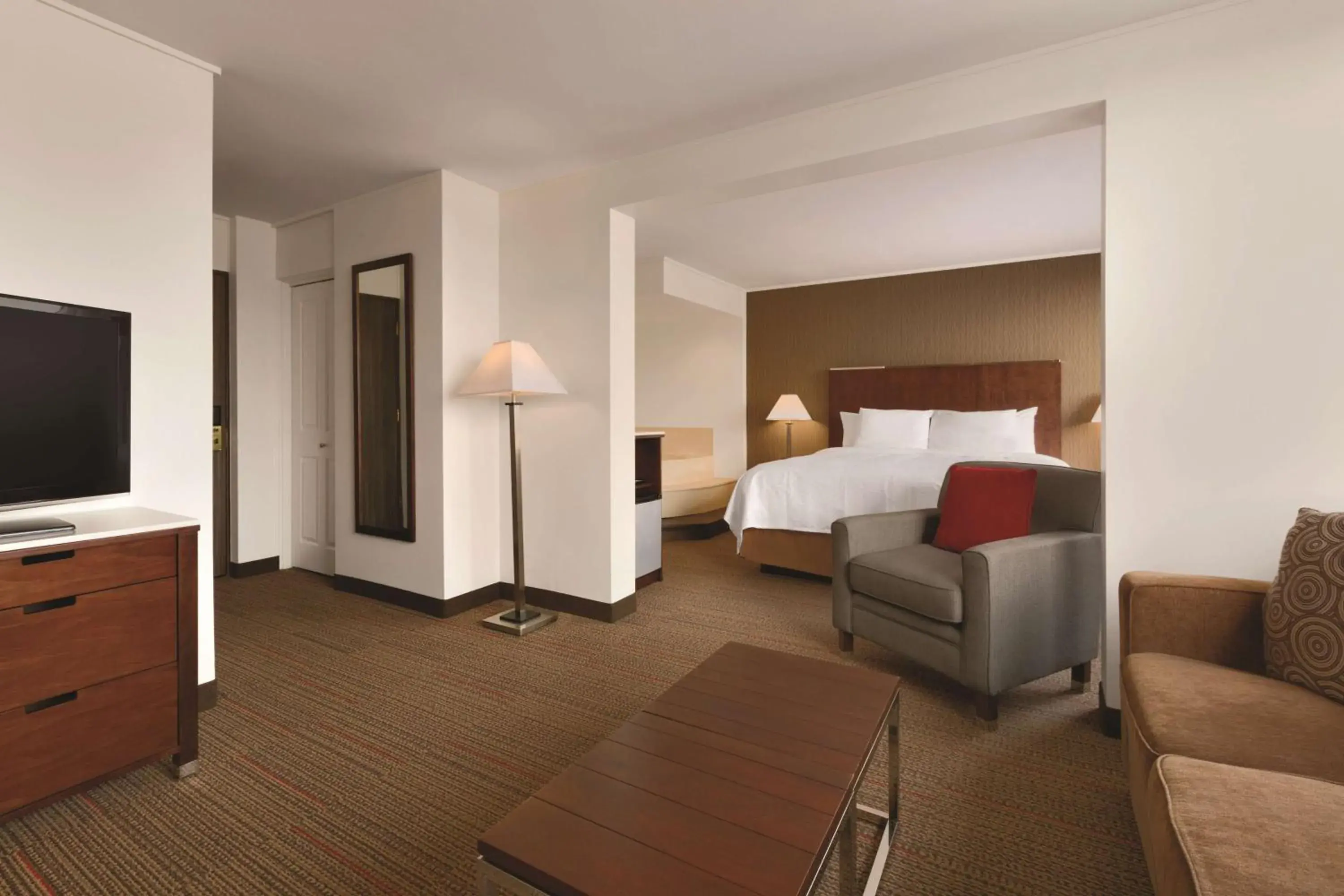 Shower, Bed in Coast Discovery Inn Shower, Bed in Coast Discovery Inn