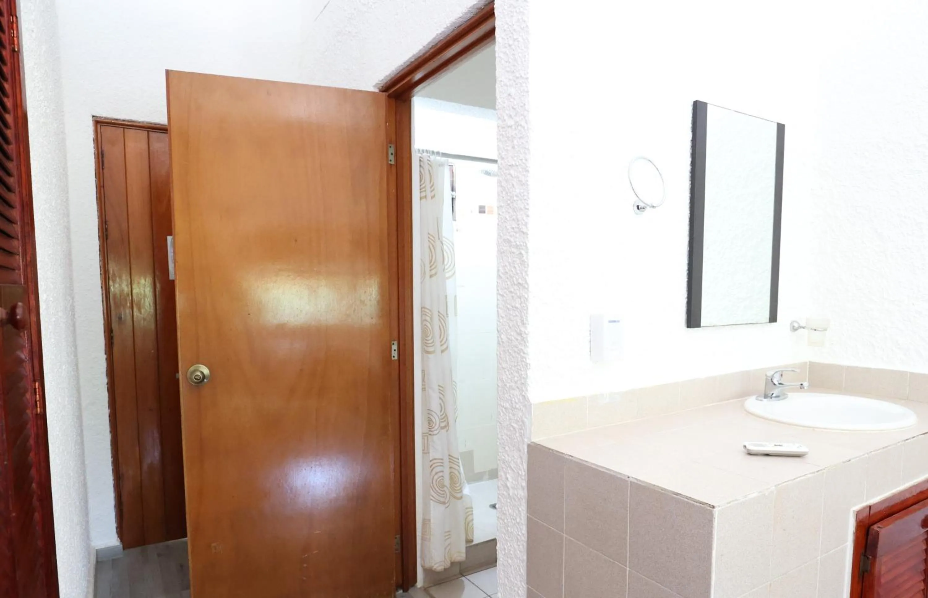 Shower in Hotel Bosque Caribe, 5th Av. zone