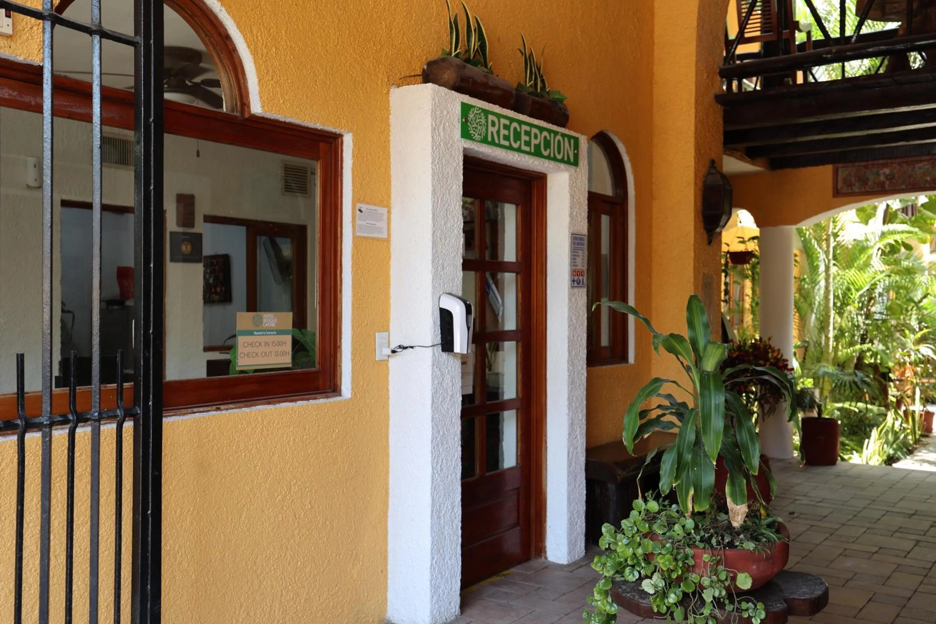 Lobby or reception in Hotel Bosque Caribe, 5th Av. zone