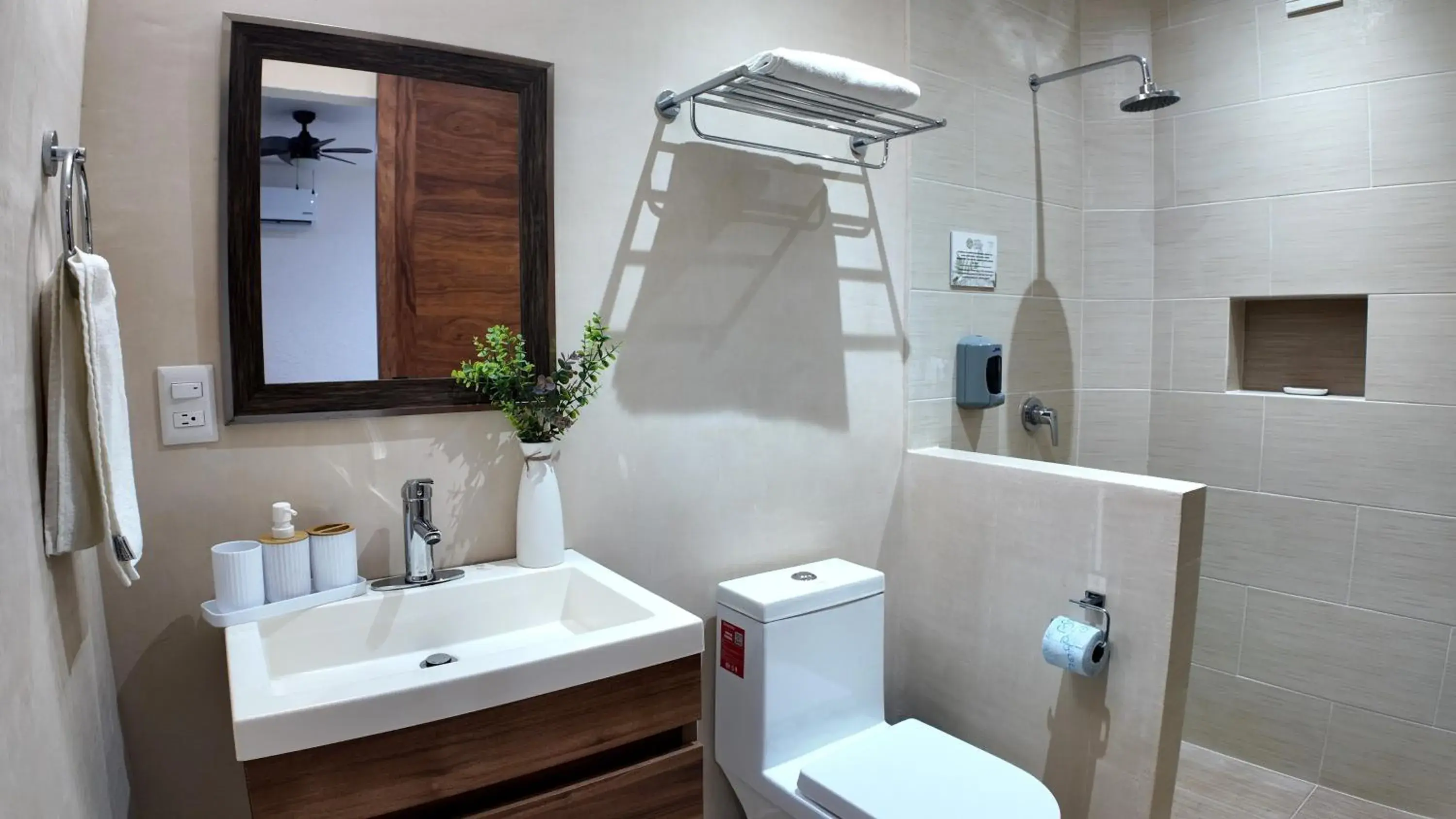 Merida Superior Twin Room in Hotel Bosque Caribe, 5th Av. zone Merida Superior Twin Room in Hotel Bosque Caribe, 5th Av. zone