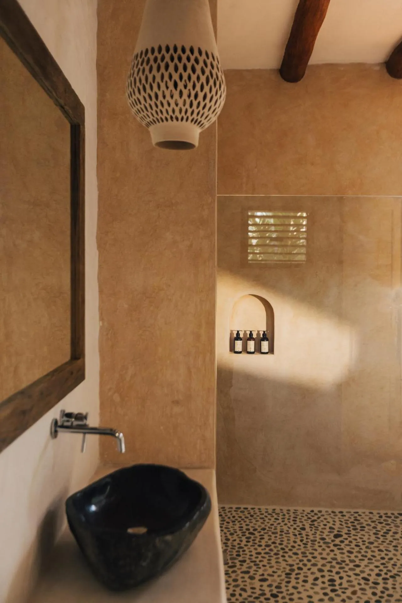 Shower in Casa Las Tortugas Petit Beach Hotel & Spa