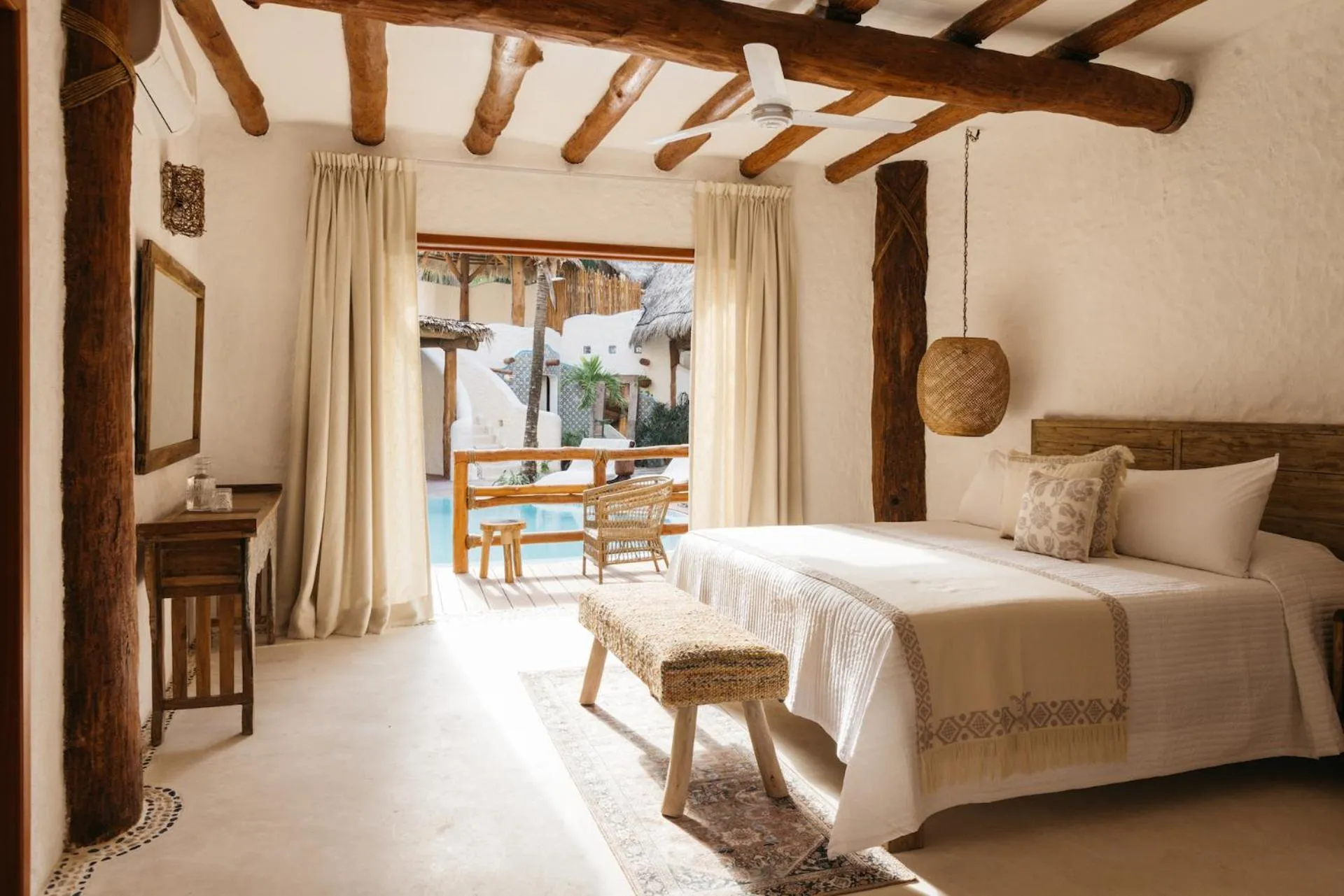 Bed in Casa Las Tortugas Petit Beach Hotel & Spa