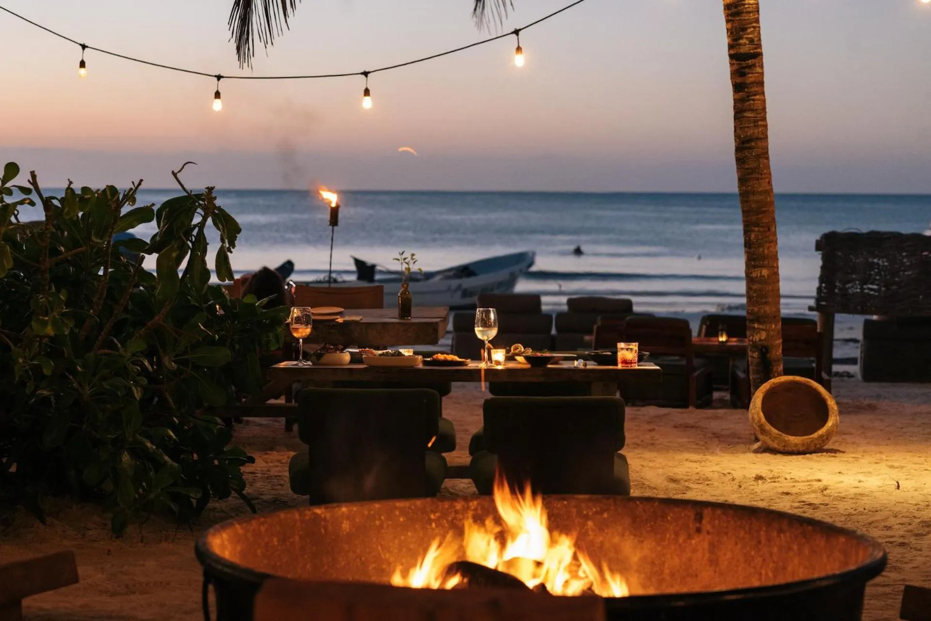 Restaurant/places to eat in Casa Las Tortugas Petit Beach Hotel & Spa