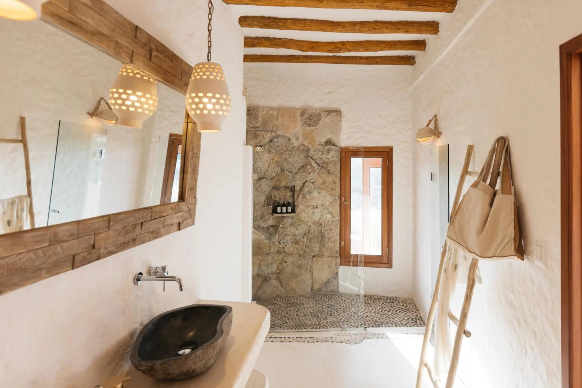 Shower in Casa Las Tortugas Petit Beach Hotel & Spa