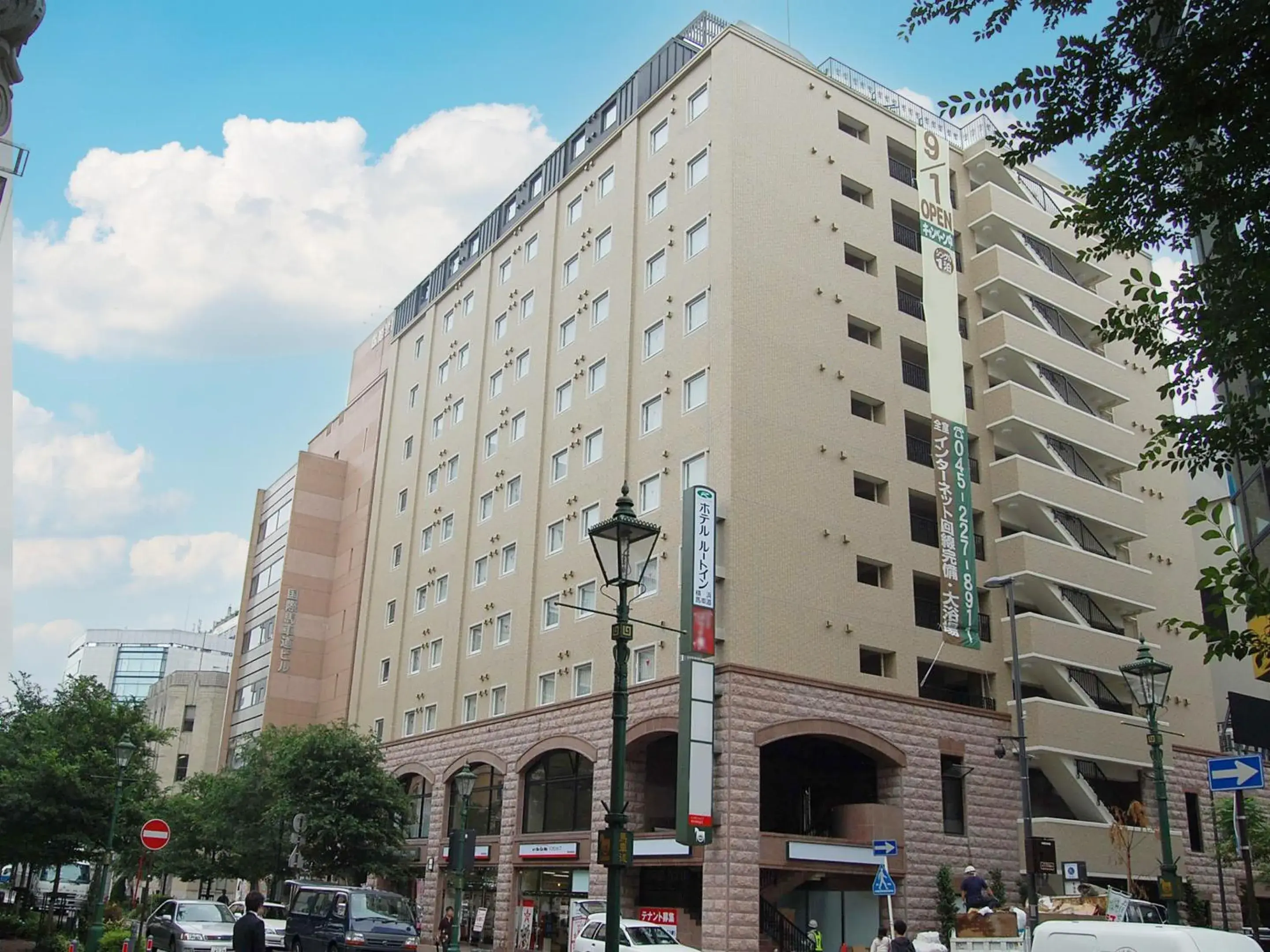 Property building in Hotel Route-Inn Yokohama Bashamichi Property building in Hotel Route-Inn Yokohama Bashamichi