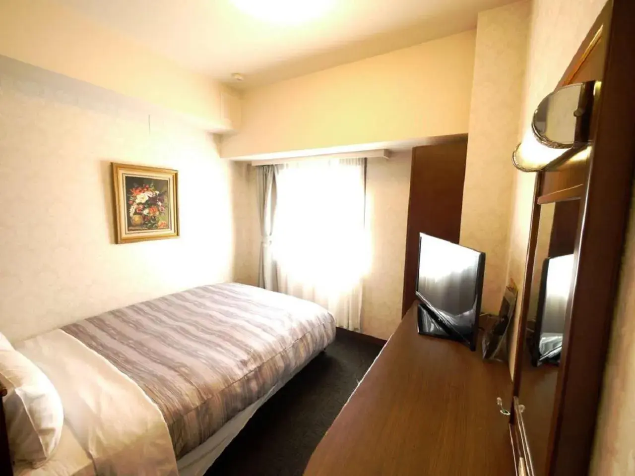 Bed in Hotel Route-Inn Yokohama Bashamichi Bed in Hotel Route-Inn Yokohama Bashamichi