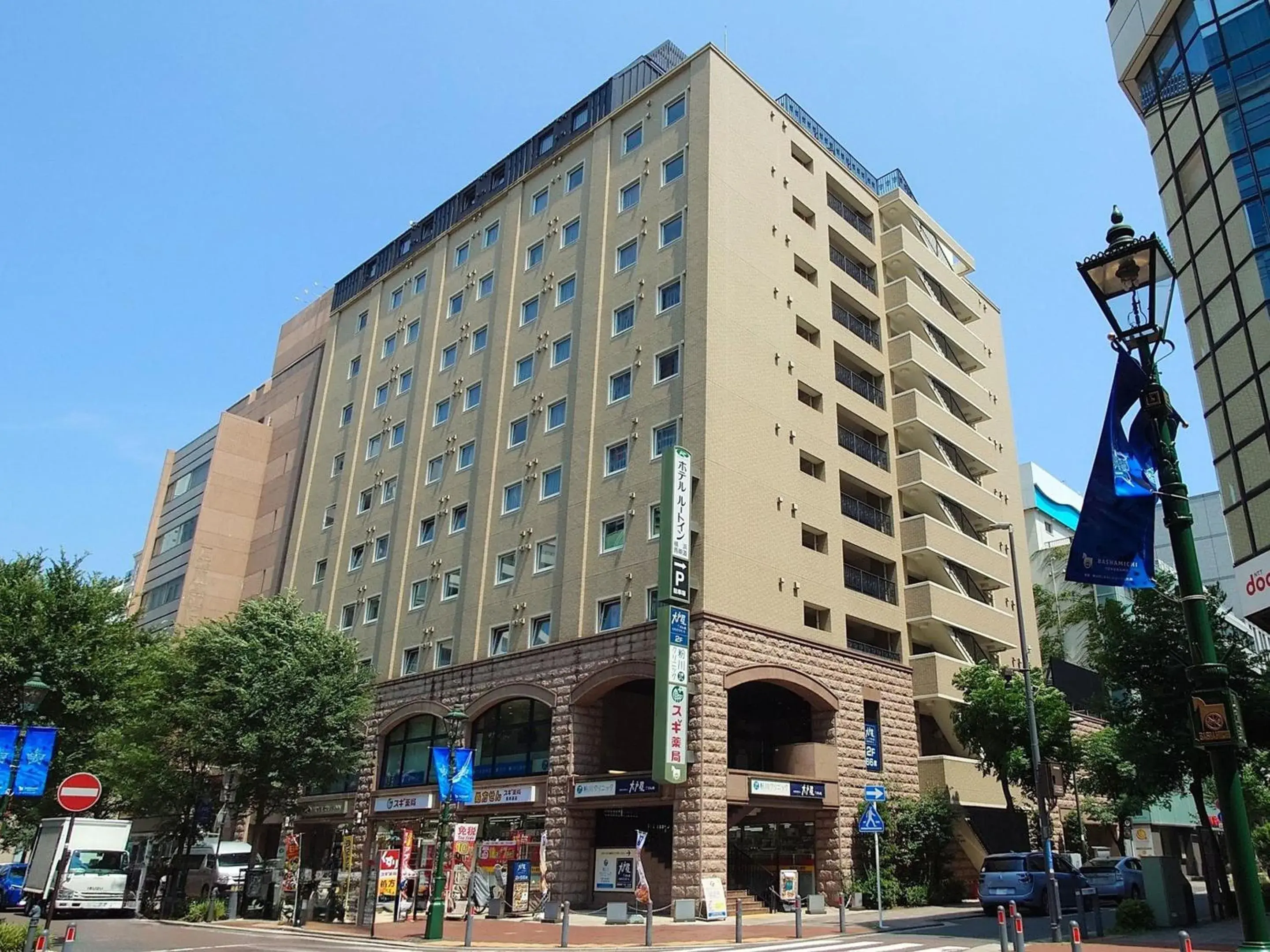 Property building in Hotel Route-Inn Yokohama Bashamichi Property building in Hotel Route-Inn Yokohama Bashamichi