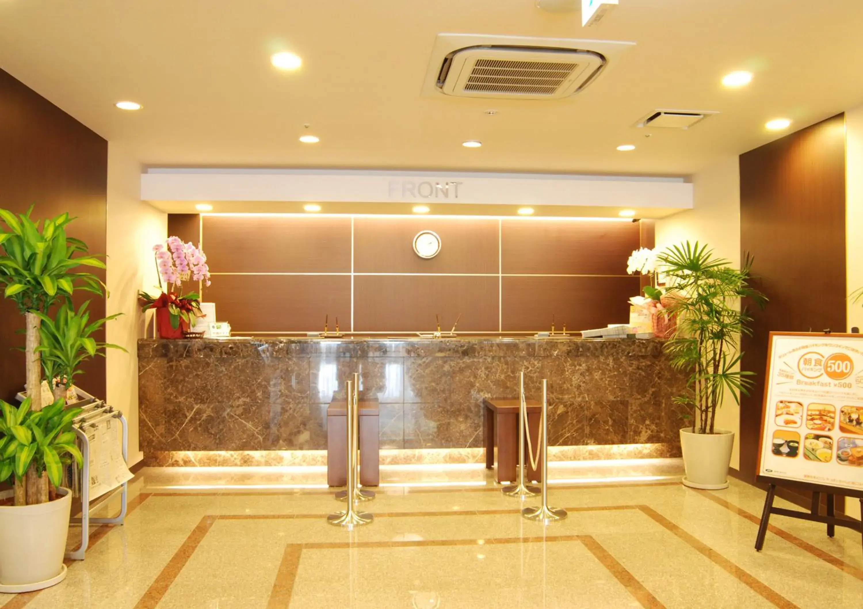 Lobby or reception in Hotel Route-Inn Yokohama Bashamichi Lobby or reception in Hotel Route-Inn Yokohama Bashamichi