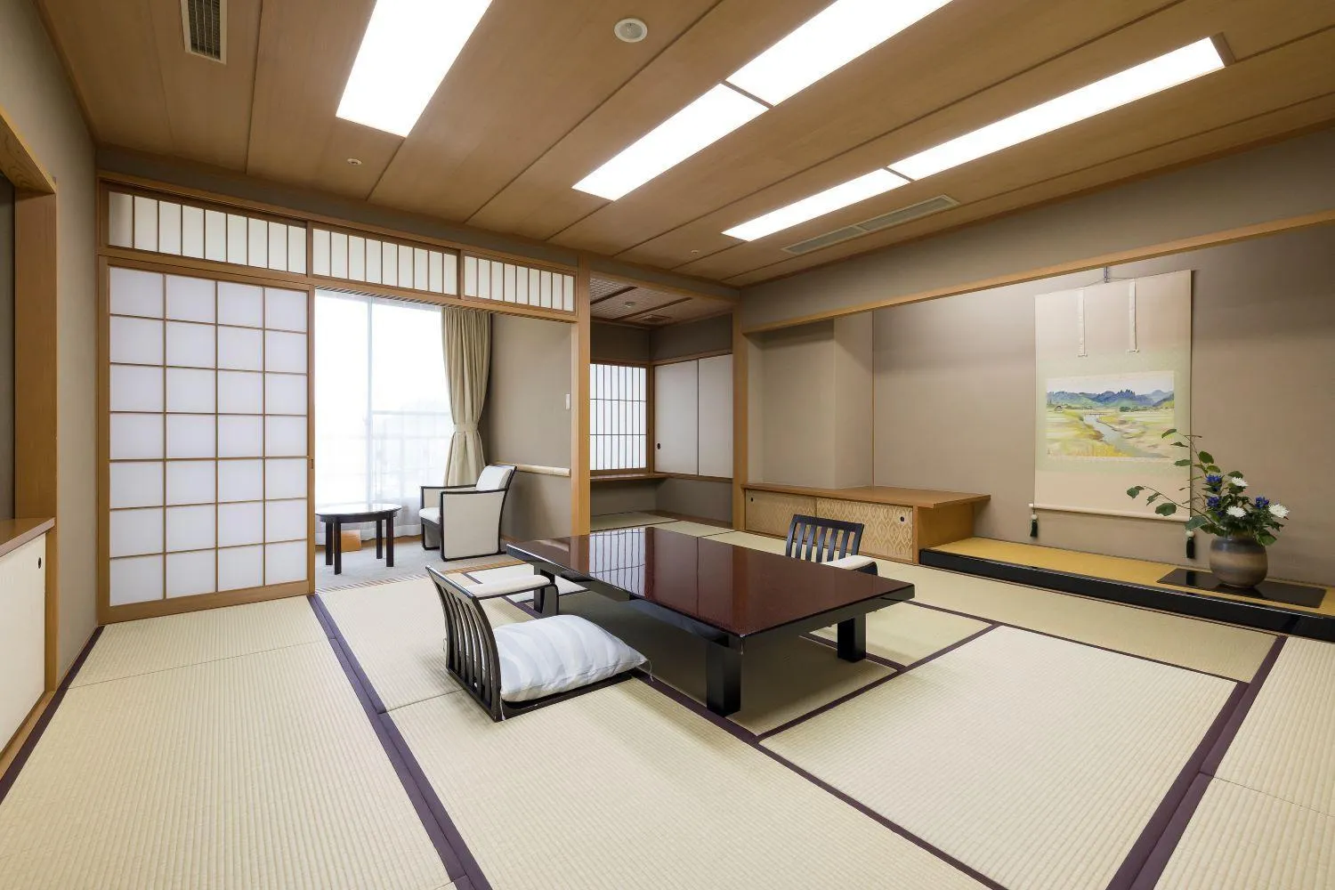 Photo of the whole room in Kinzan