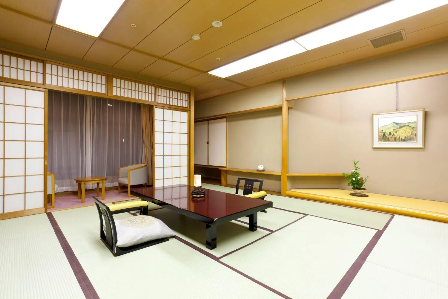 Photo of the whole room in Kinzan