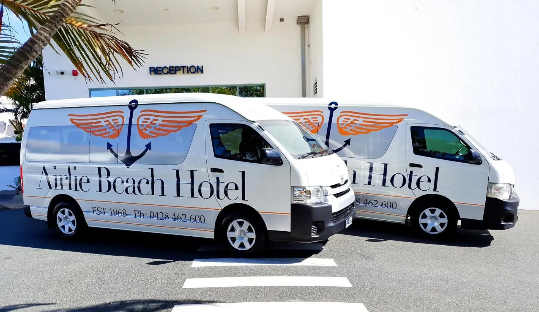 Facade/entrance in Airlie Beach Hotel Facade/entrance in Airlie Beach Hotel