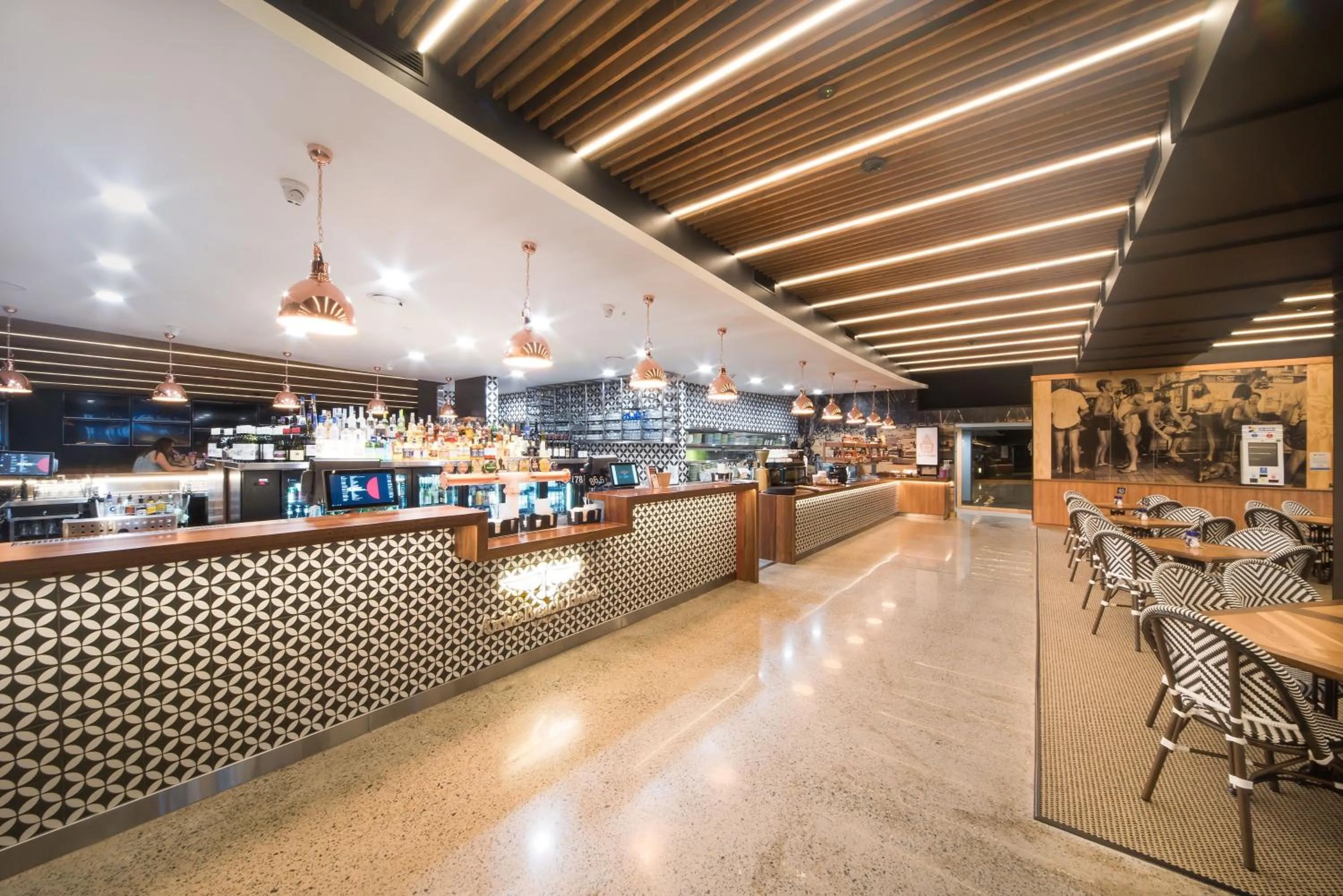 Restaurant/places to eat in Airlie Beach Hotel