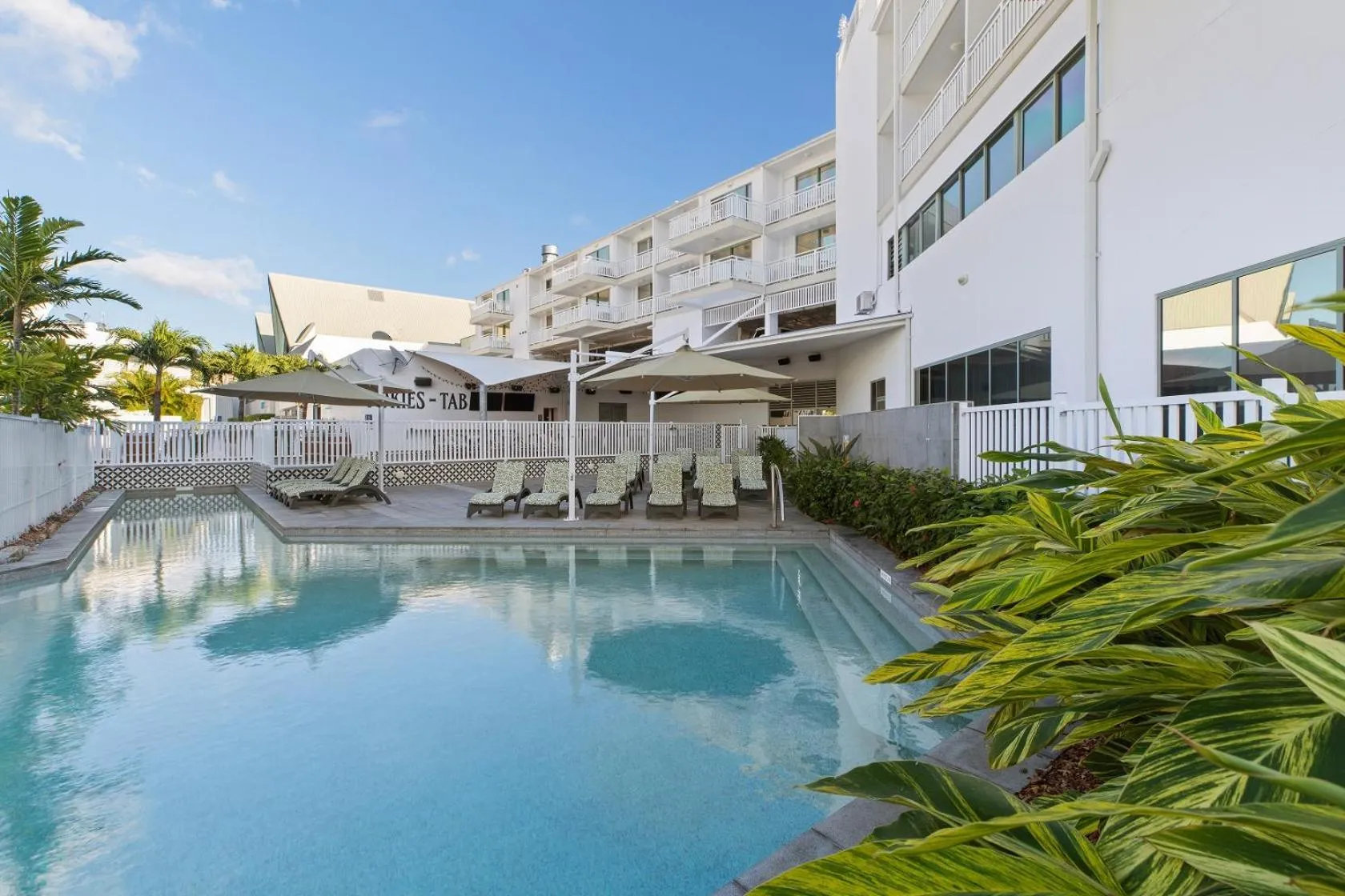 Swimming pool in Airlie Beach Hotel