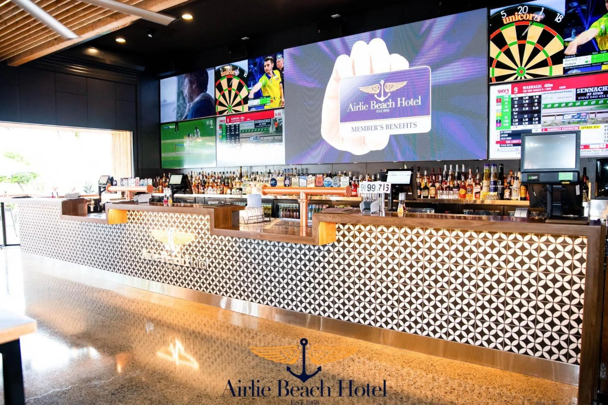 Lounge or bar in Airlie Beach Hotel