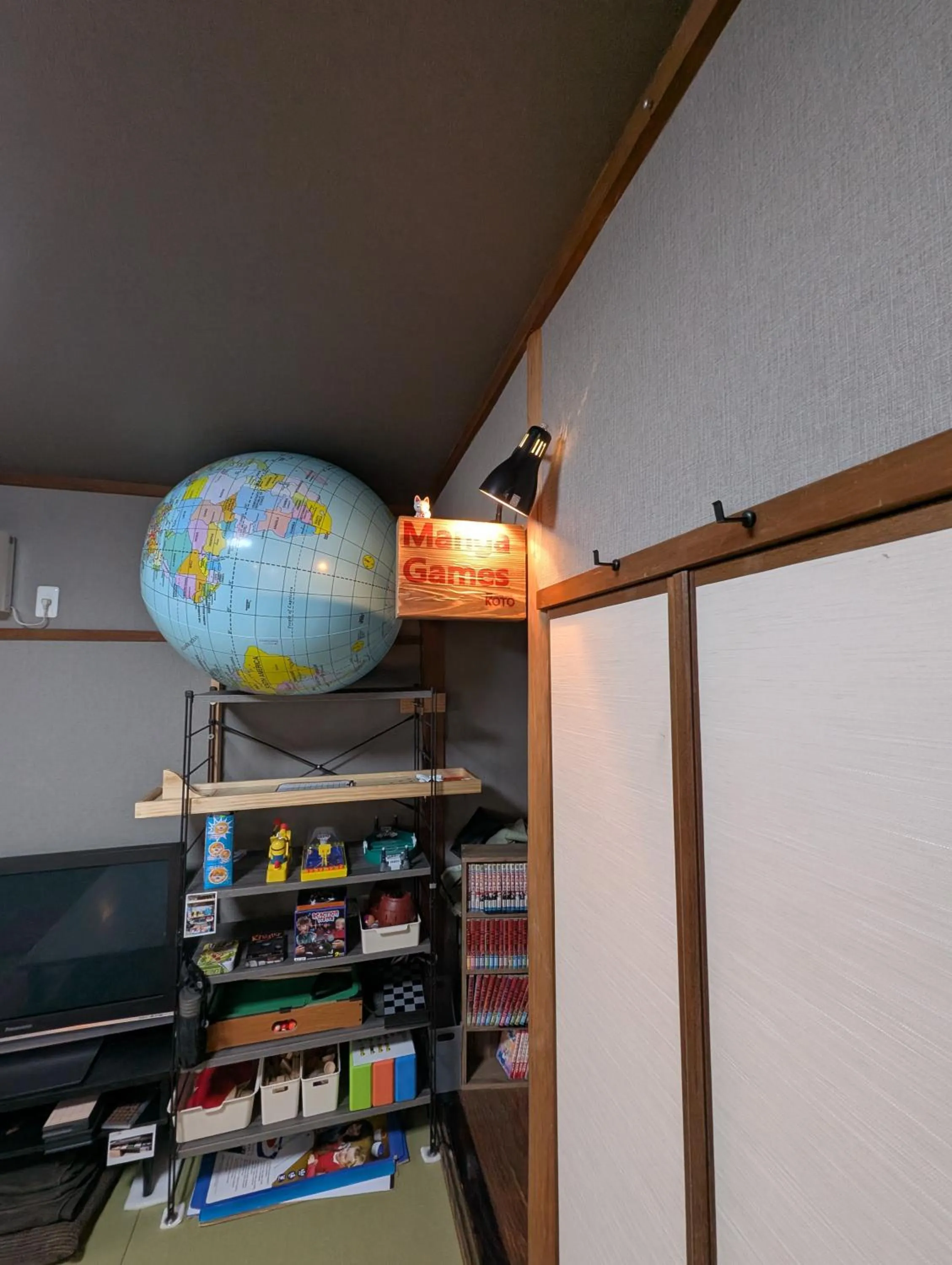 Communal lounge/ TV room in Stay Inn KOTO