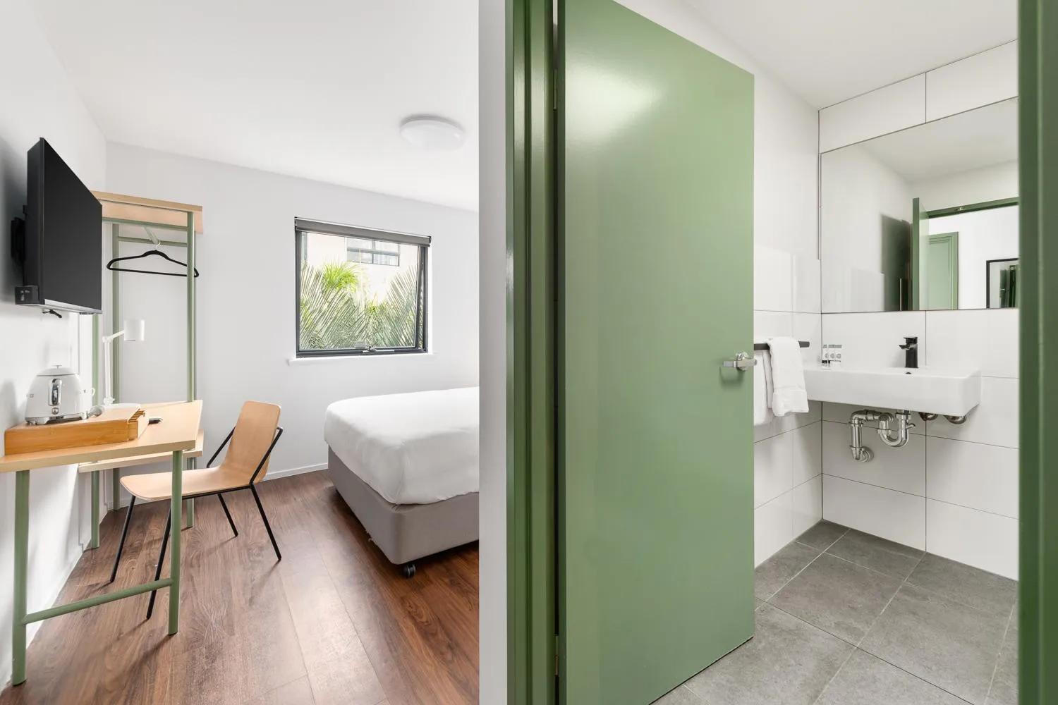 Bathroom, Bed in YHA Brisbane City