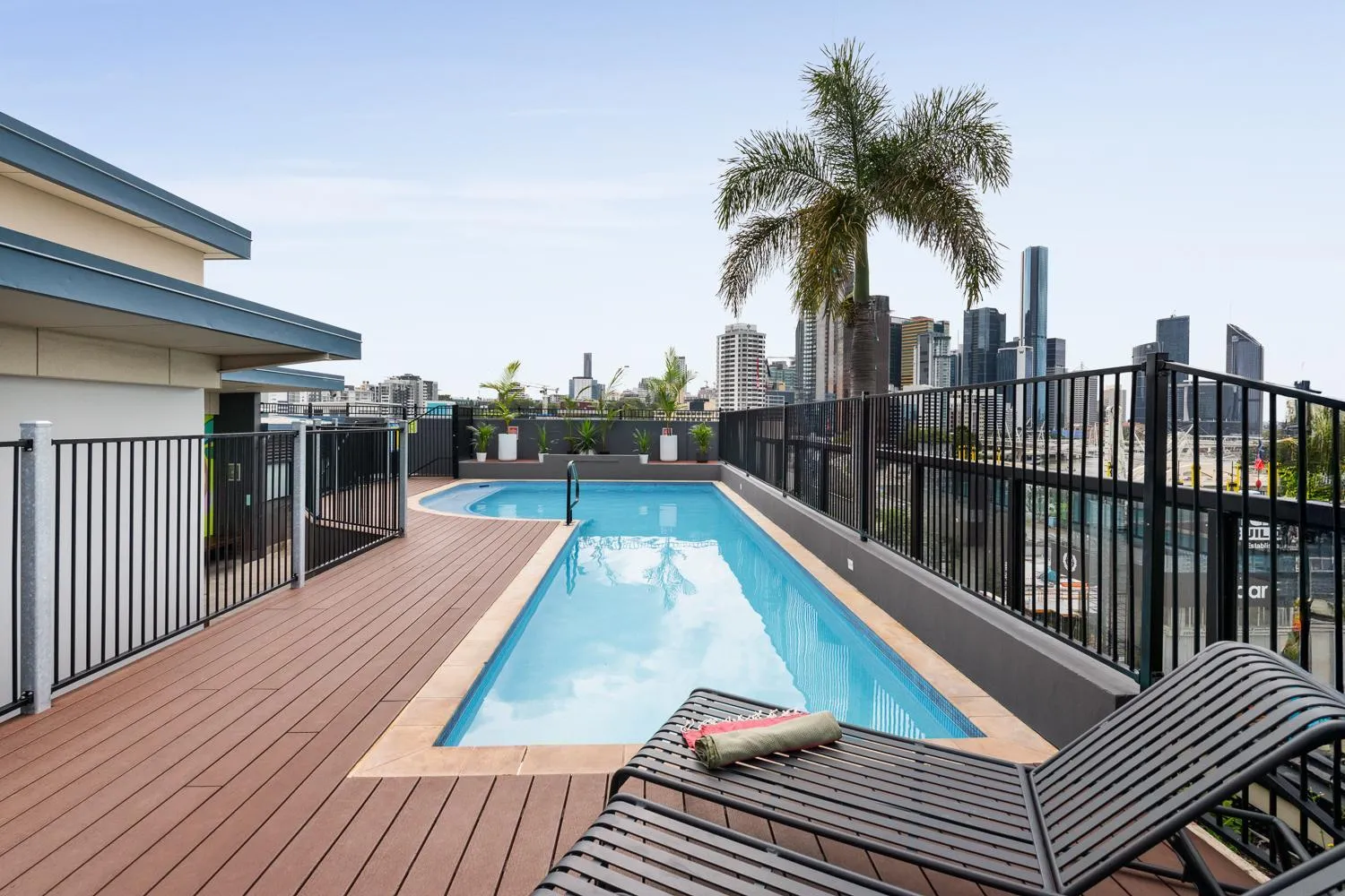 Swimming pool in YHA Brisbane City