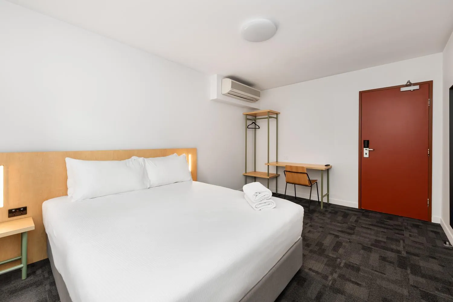 Bed in YHA Brisbane City