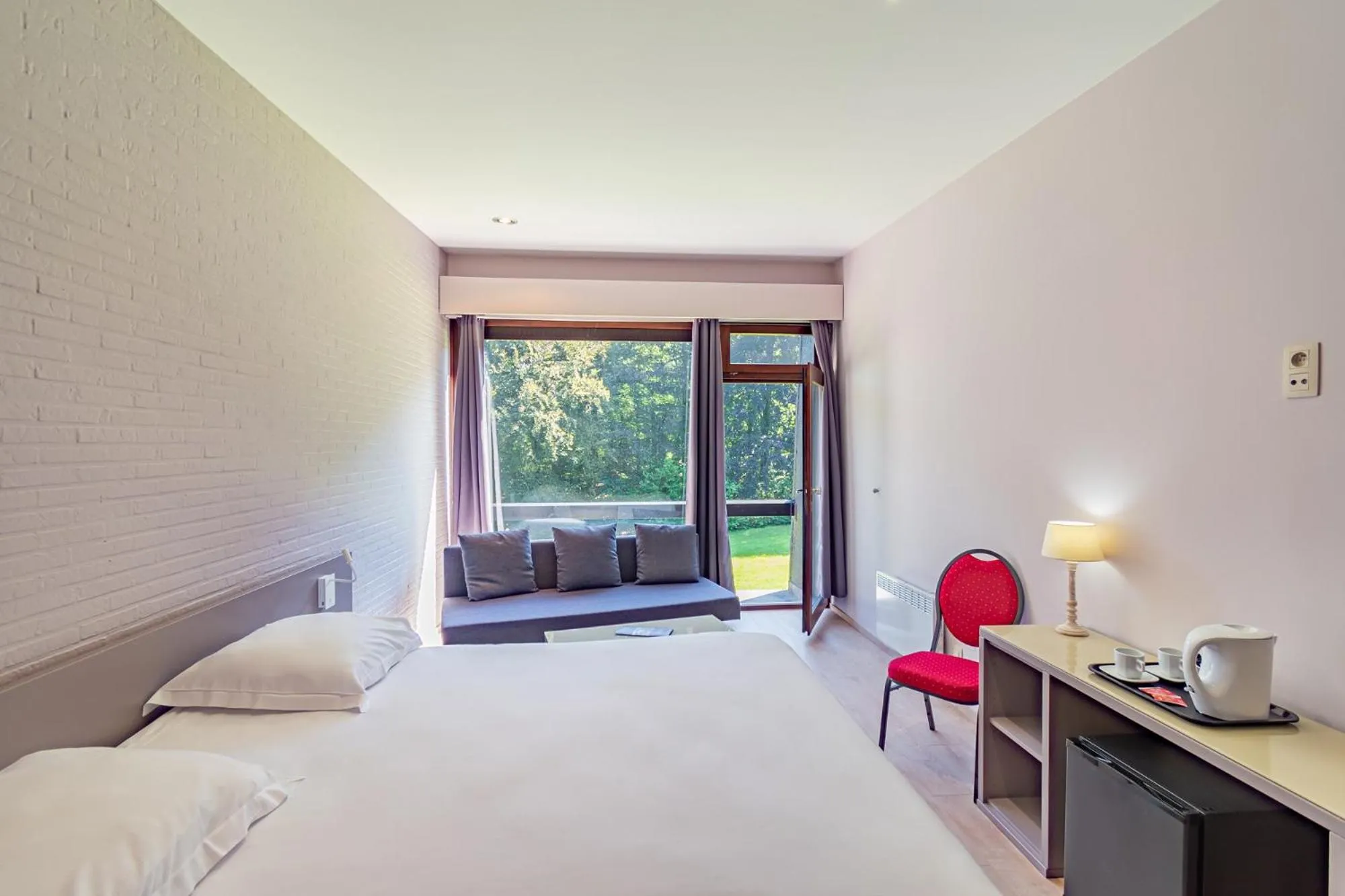 Bedroom in Les Rhodos