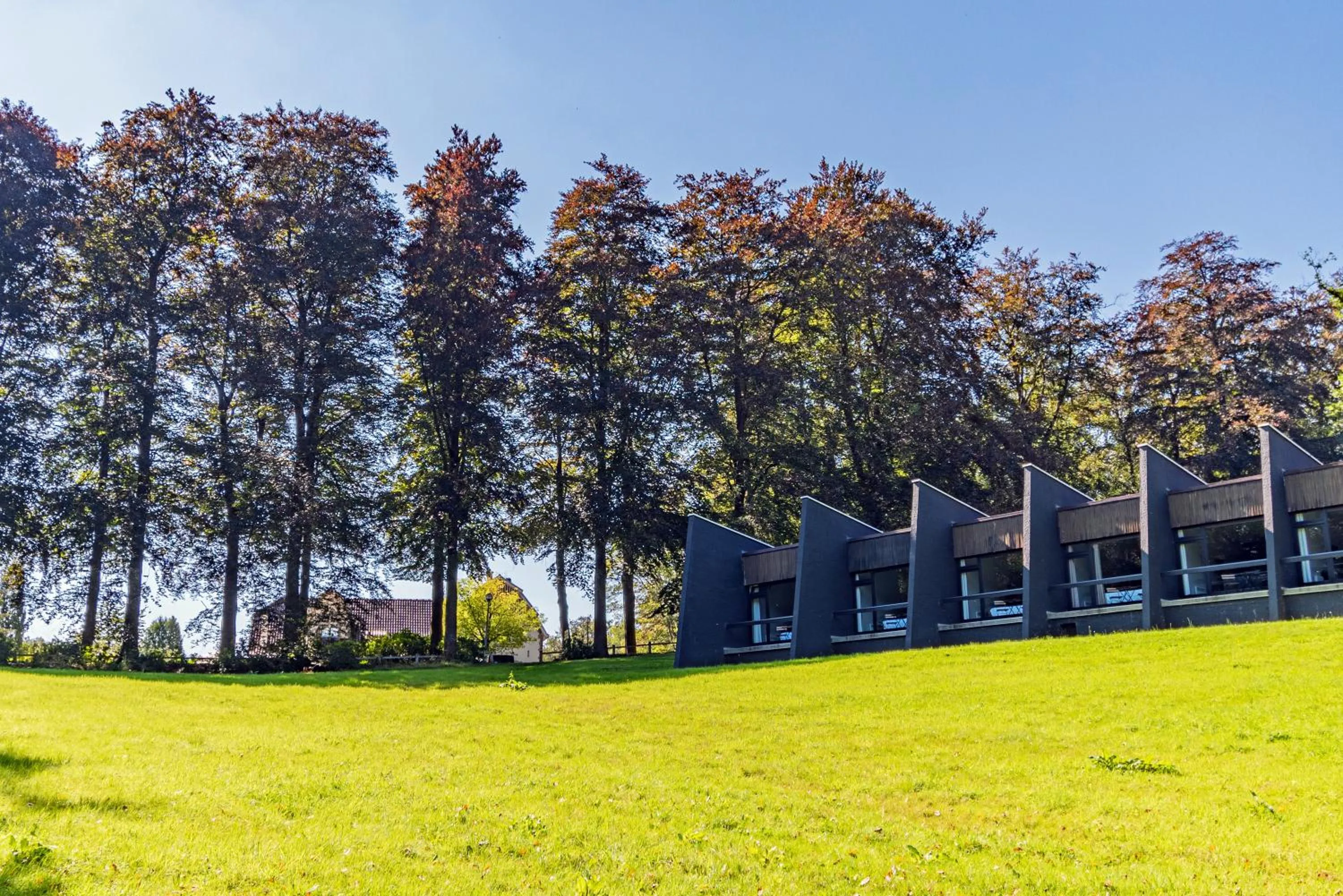 Property building in Les Rhodos