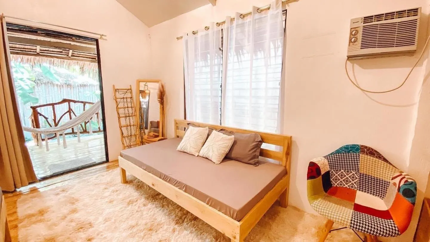 Bedroom, Bed in Monkey Business Siquijor