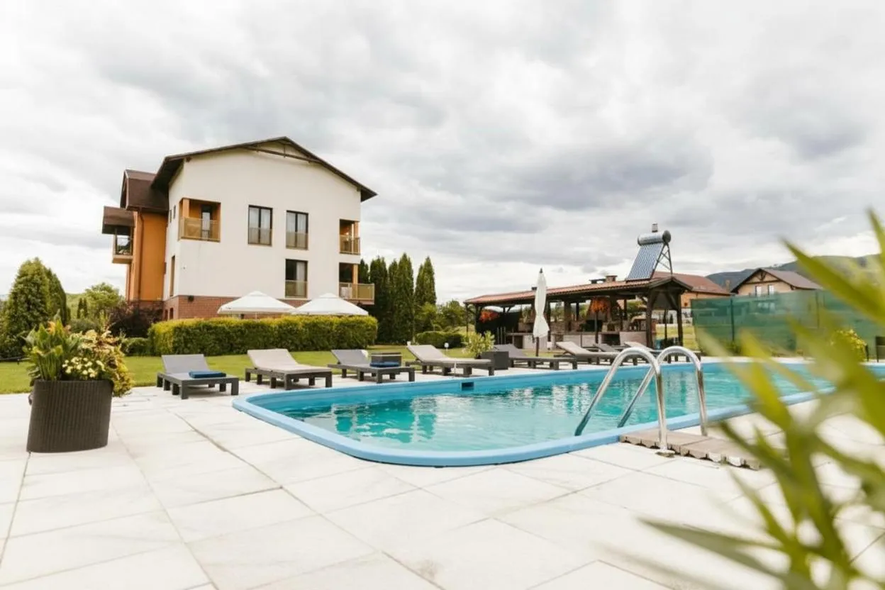 Swimming pool in Hanul Conitei