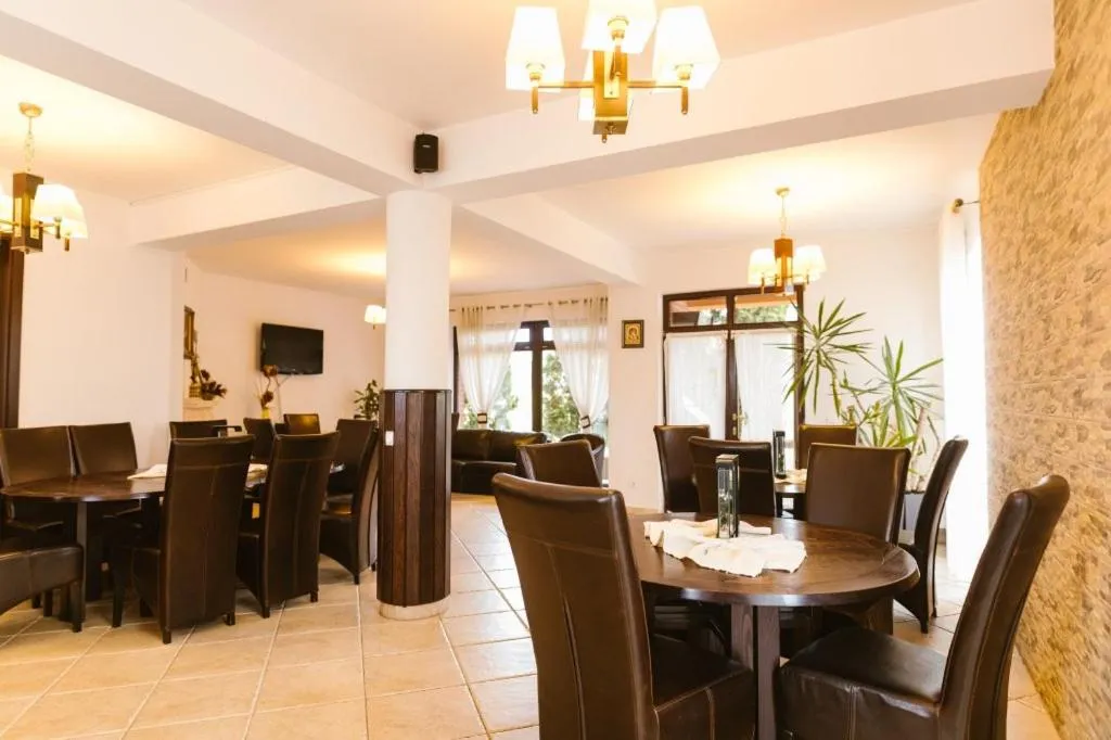 Restaurant/places to eat in Hanul Conitei