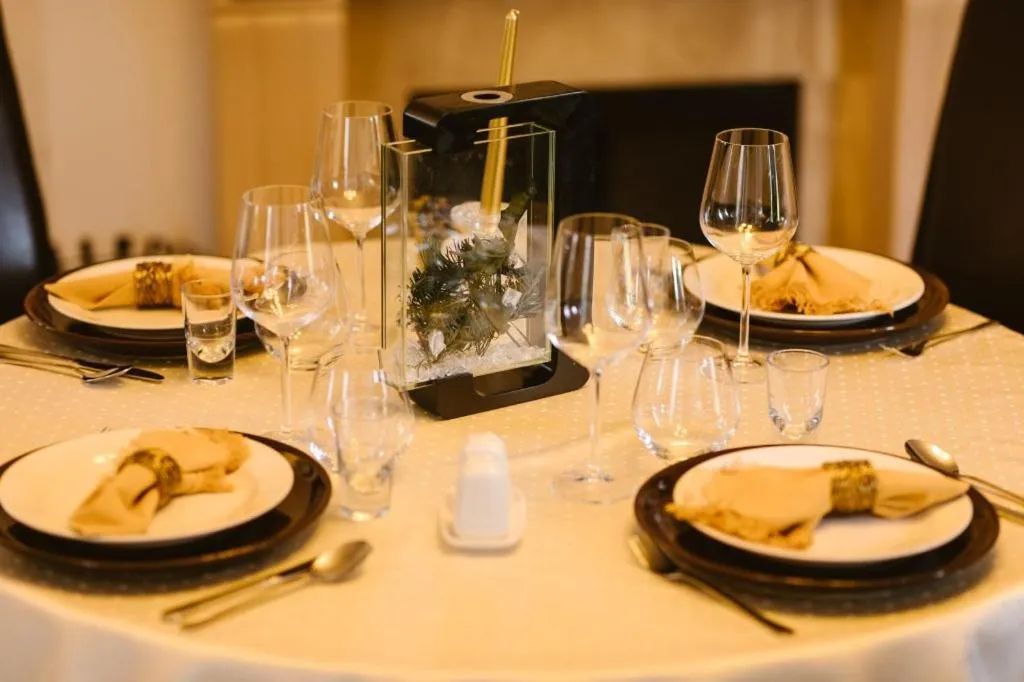 Restaurant/places to eat in Hanul Conitei