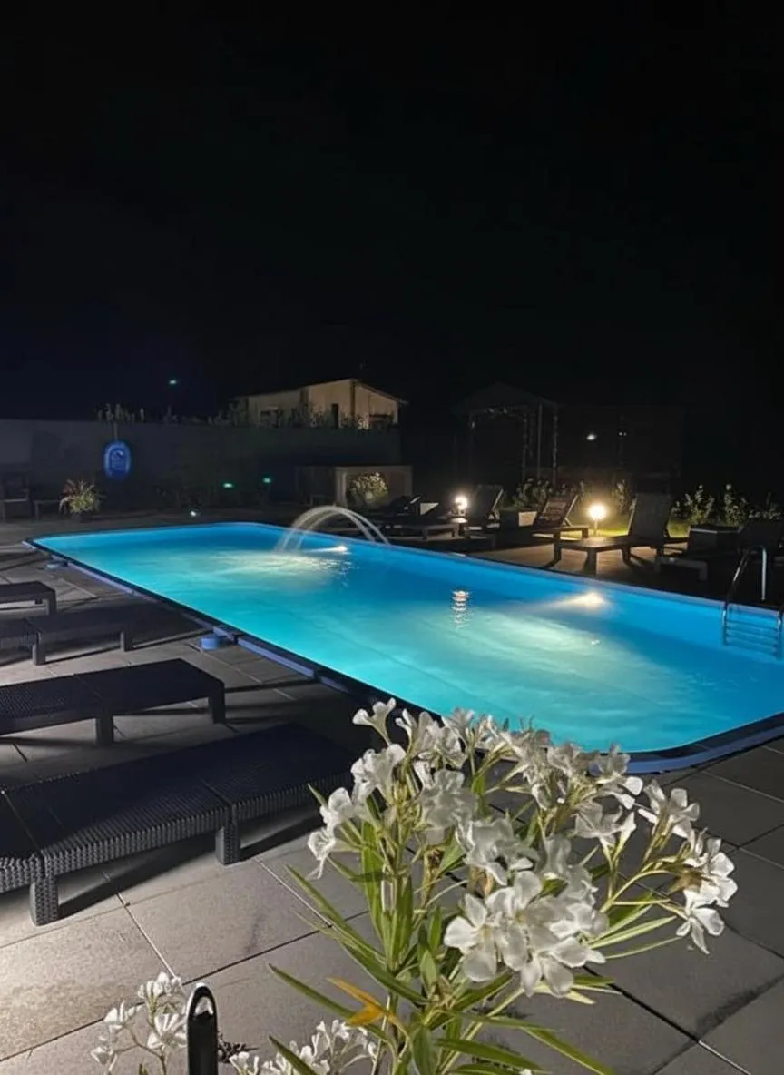 Swimming pool in Hanul Conitei