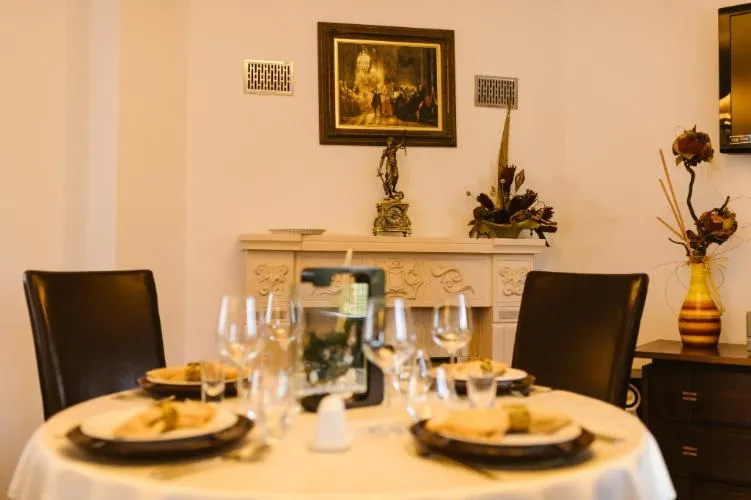 flat iron in Hanul Conitei