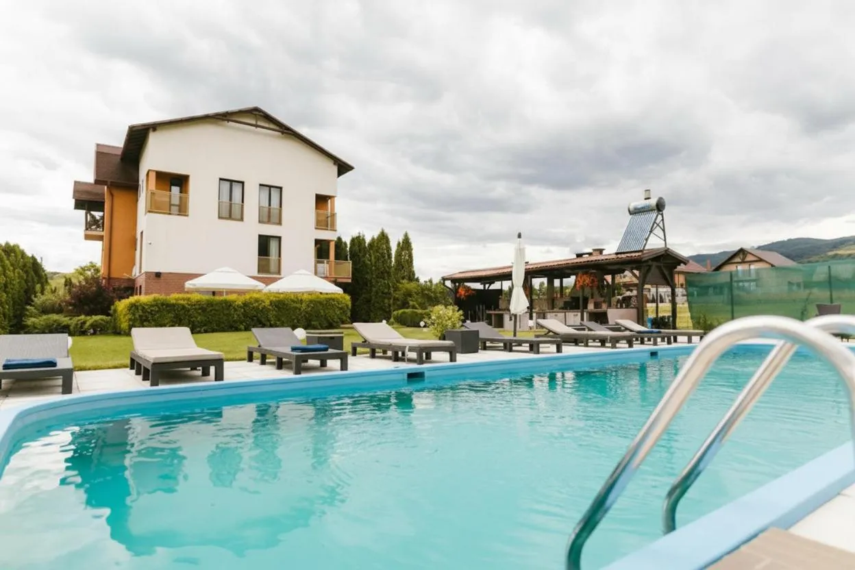 Swimming pool in Hanul Conitei