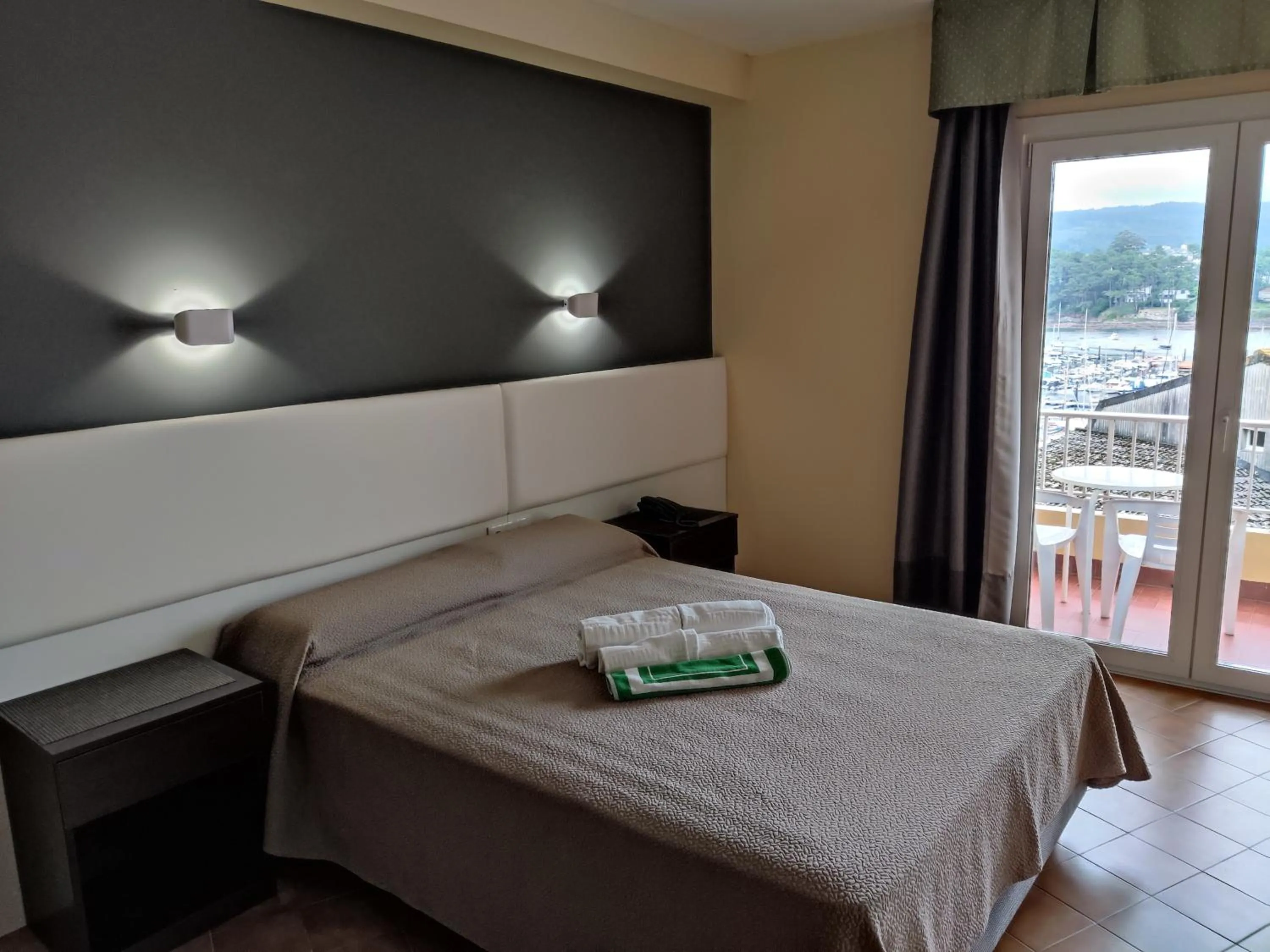 Bed in Hotel Nuevo Cachalote