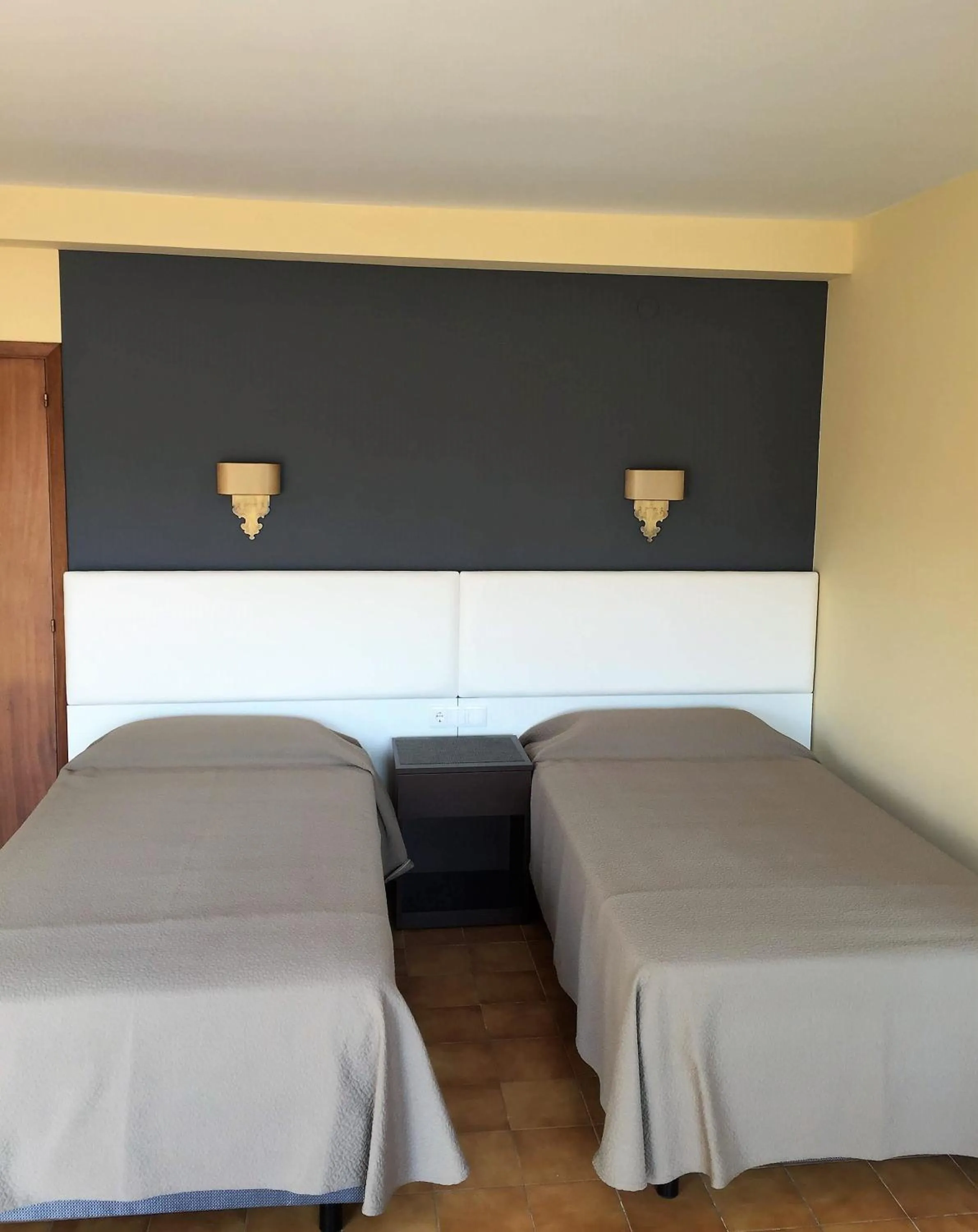 Bed in Hotel Nuevo Cachalote