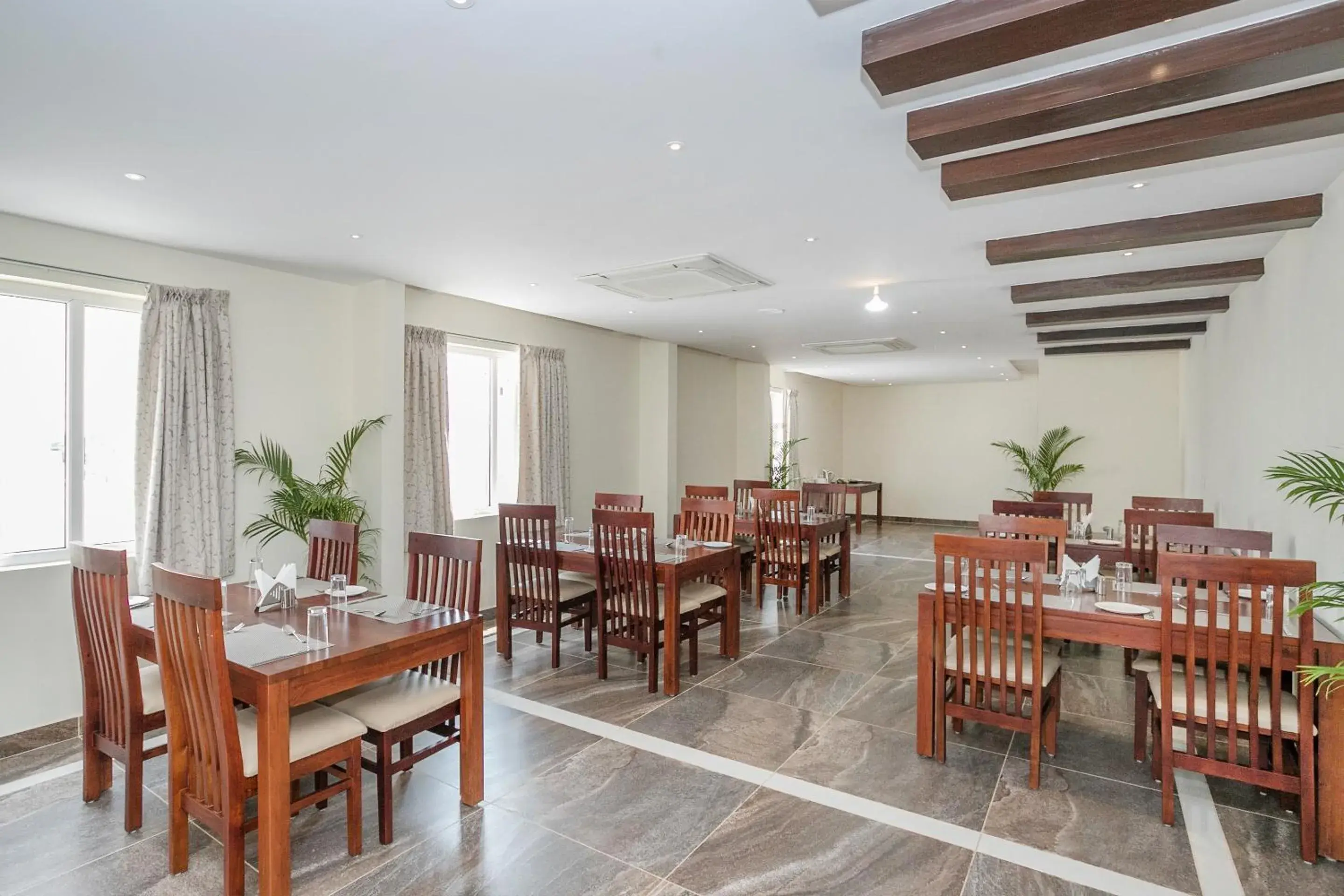 Restaurant/places to eat in Super Hotel O Ivy Dew Drops Restaurant/places to eat in Super Hotel O Ivy Dew Drops