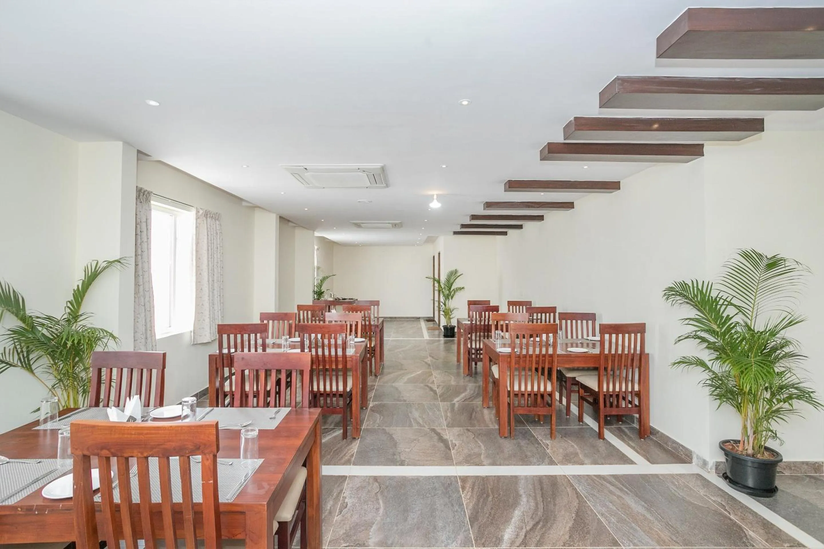 Restaurant/places to eat in Super Hotel O Ivy Dew Drops