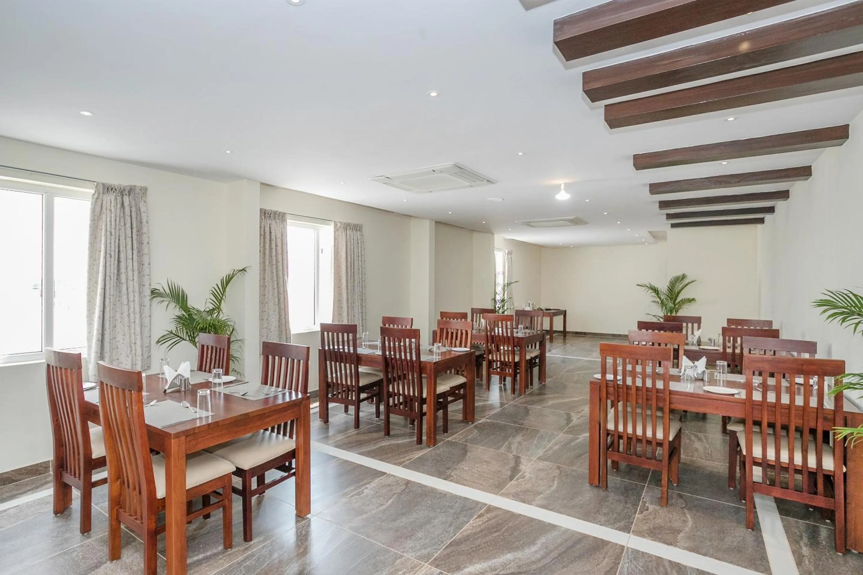 Restaurant/places to eat in Super Hotel O Ivy Dew Drops