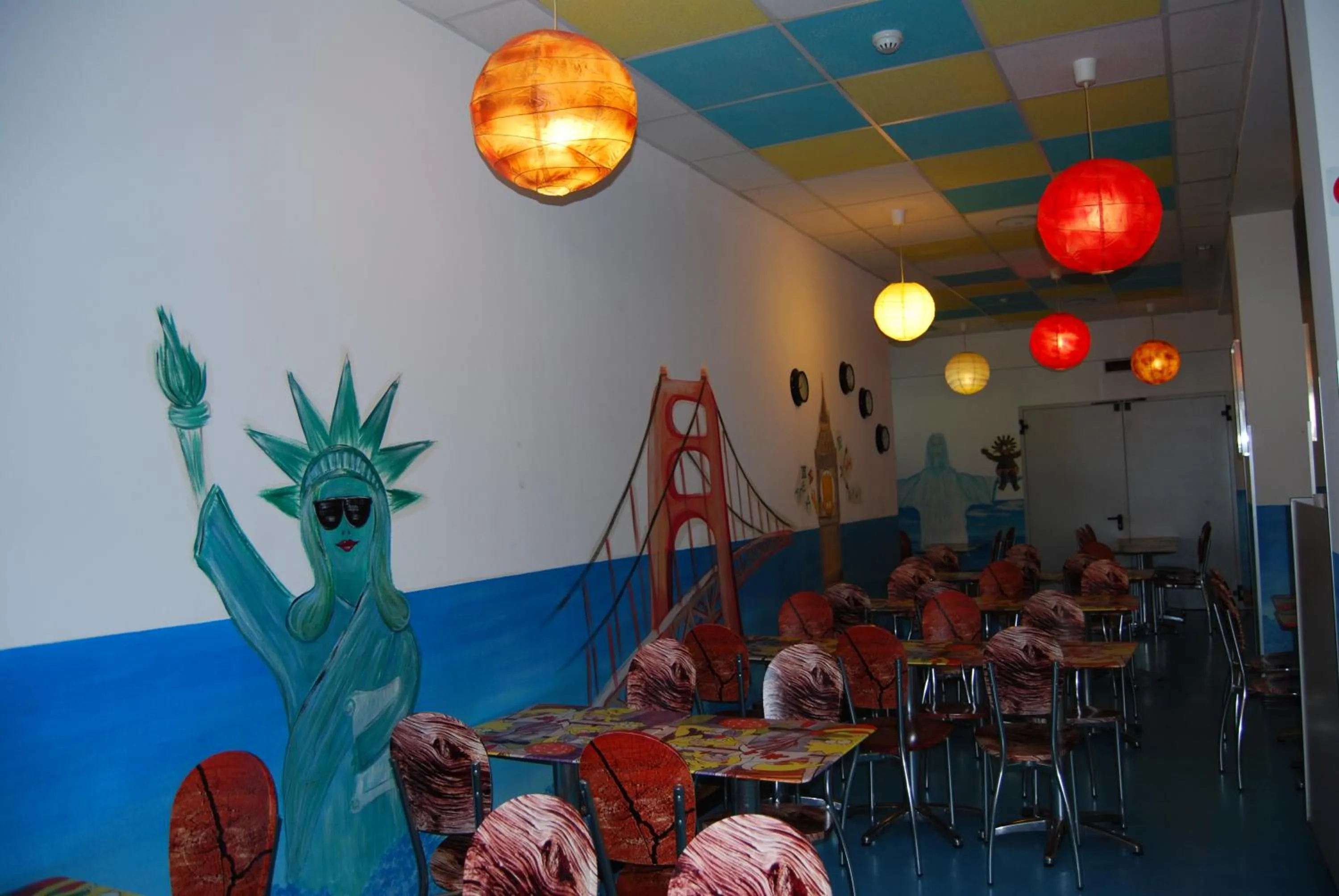 Restaurant/places to eat in Hostel San Marino