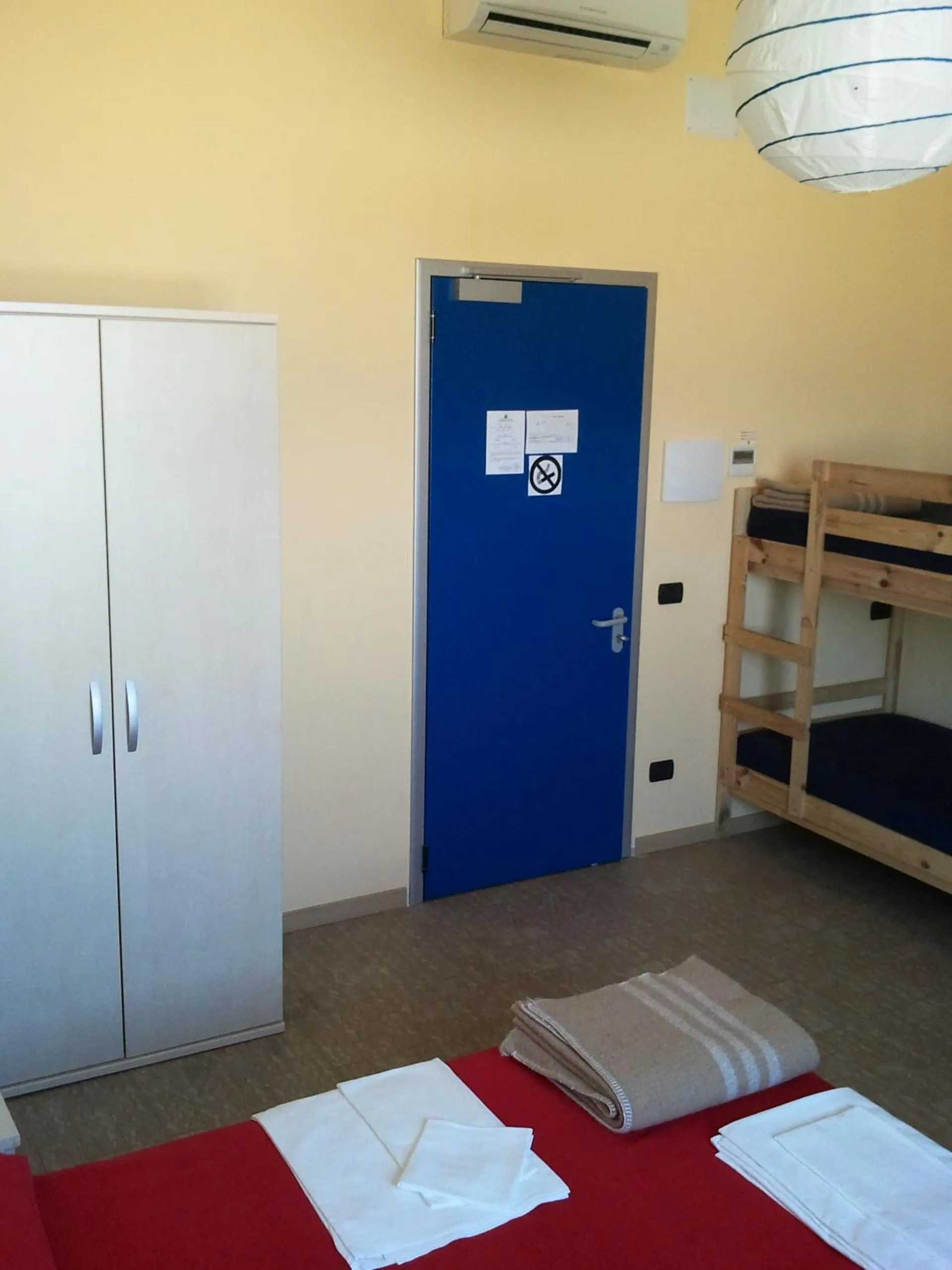Photo of the whole room, Bed in Hostel San Marino
