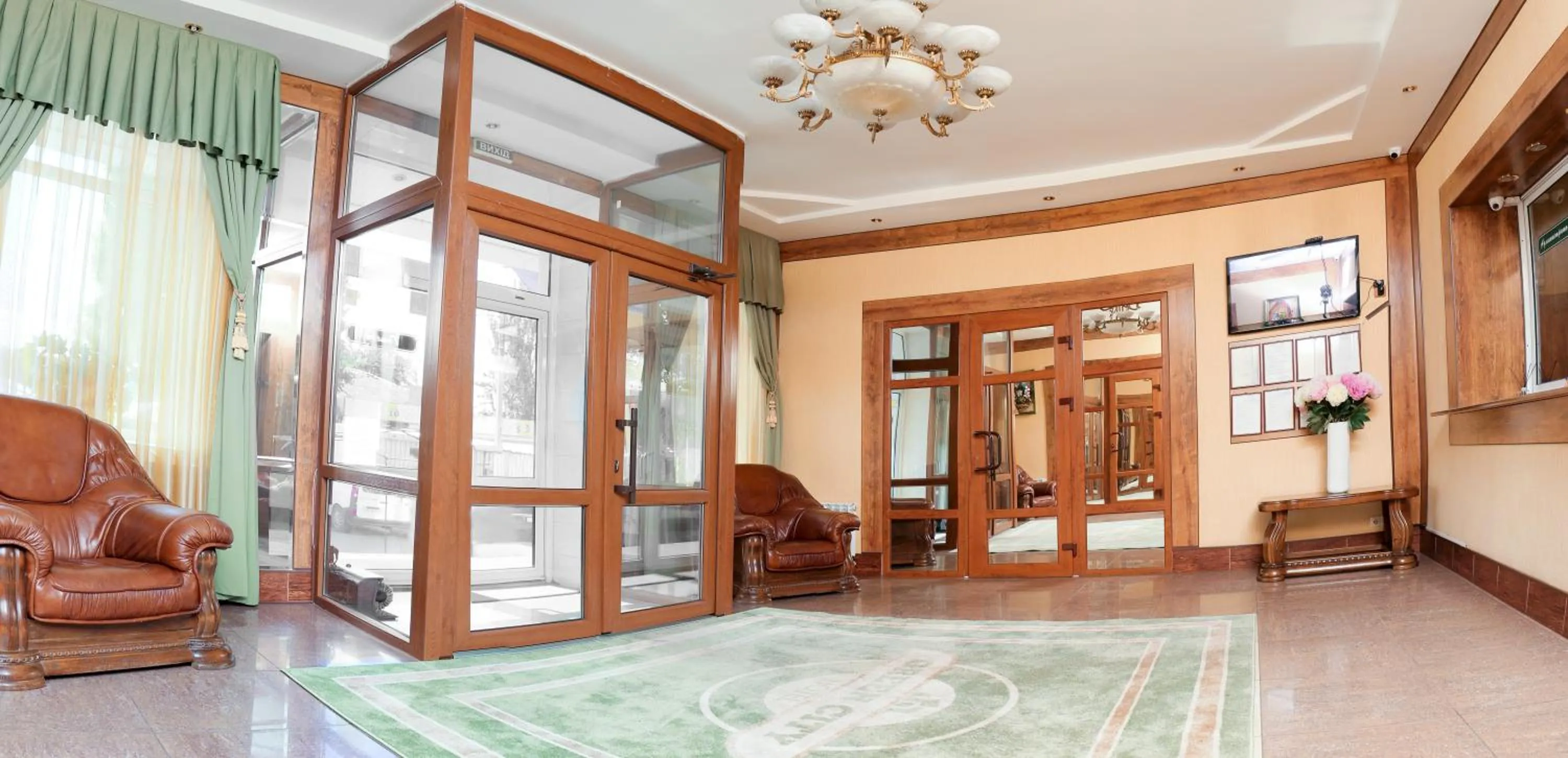 Lobby or reception in Green City Hotel