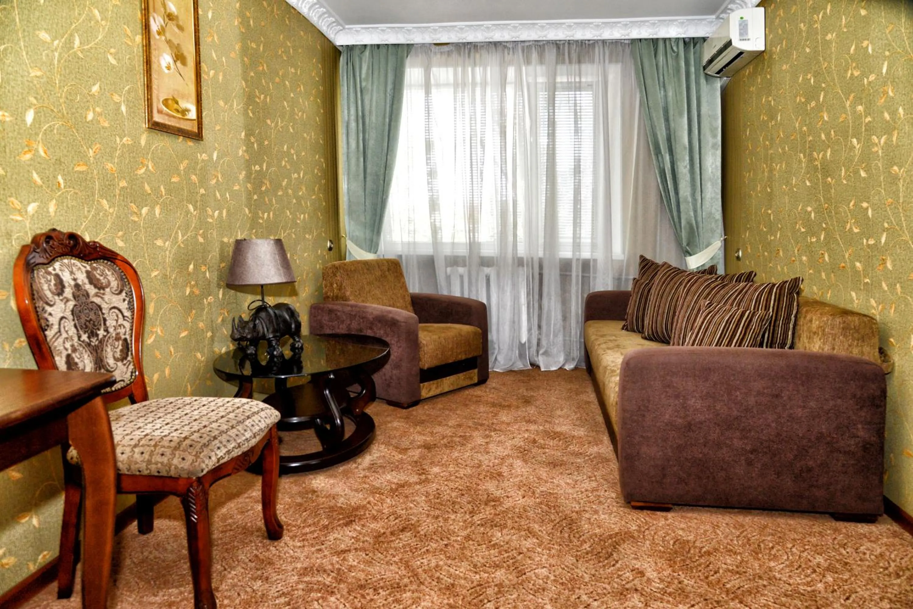 Living room in Green City Hotel