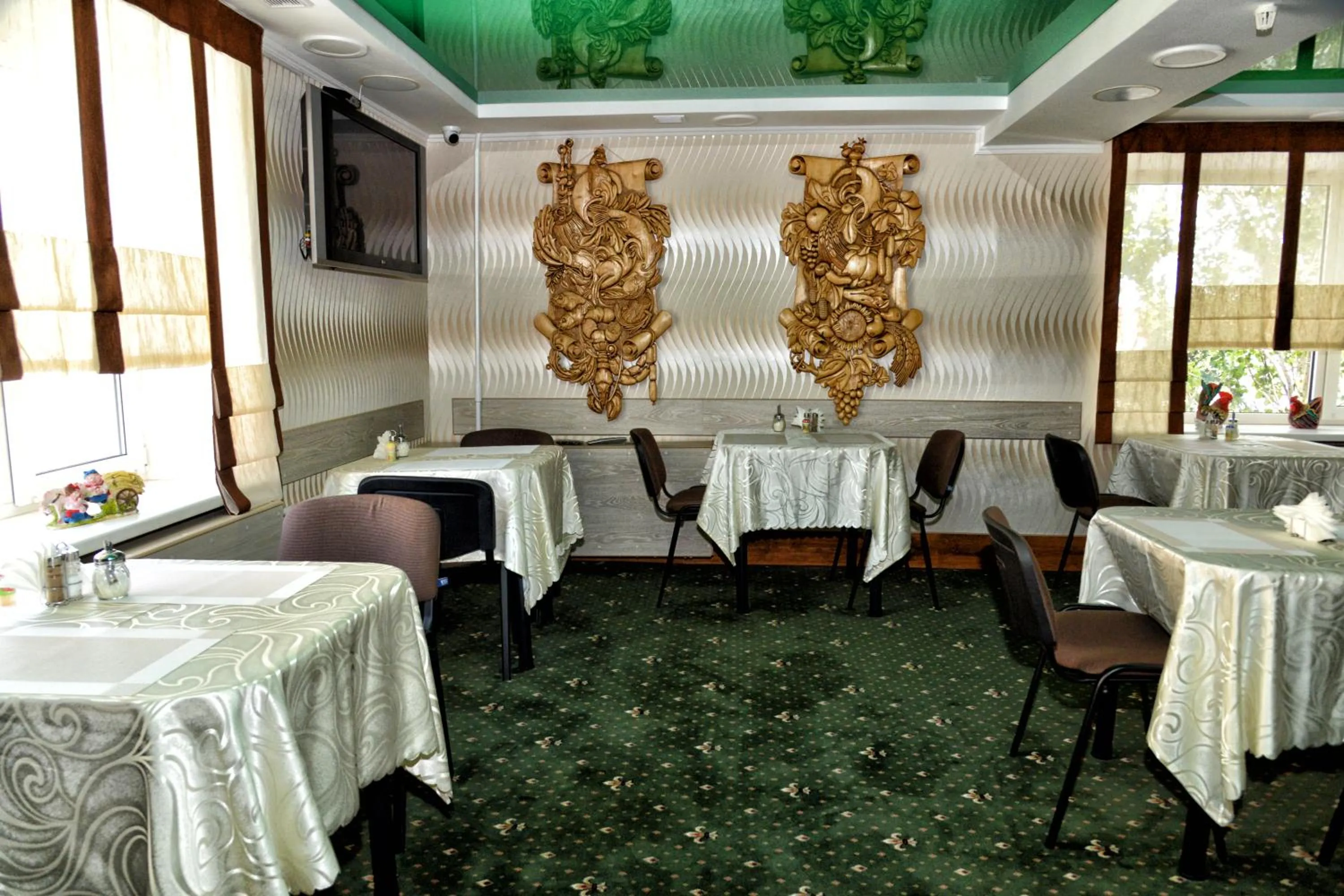 Food in Green City Hotel