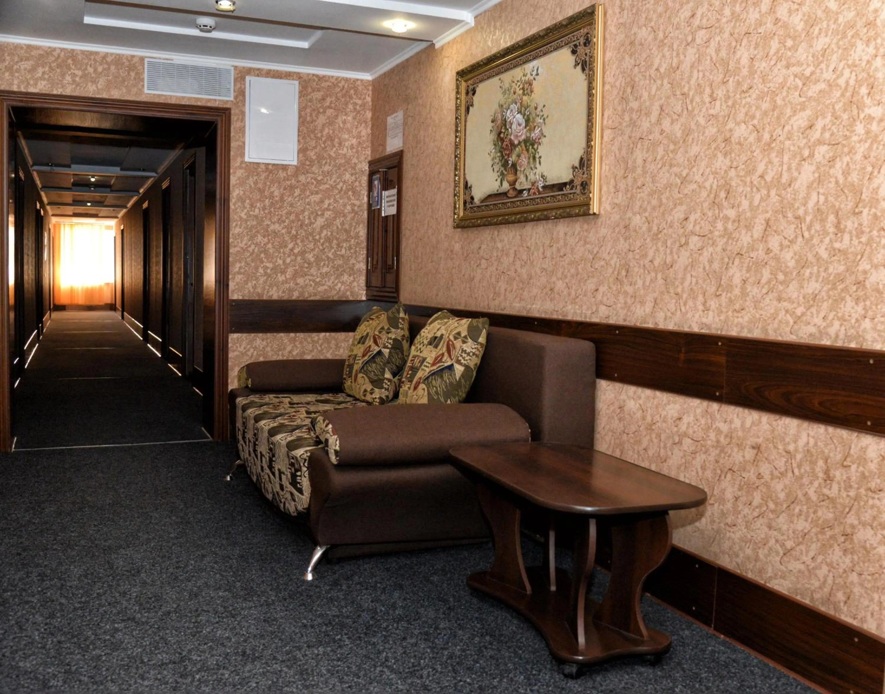 Communal lounge/ TV room in Green City Hotel