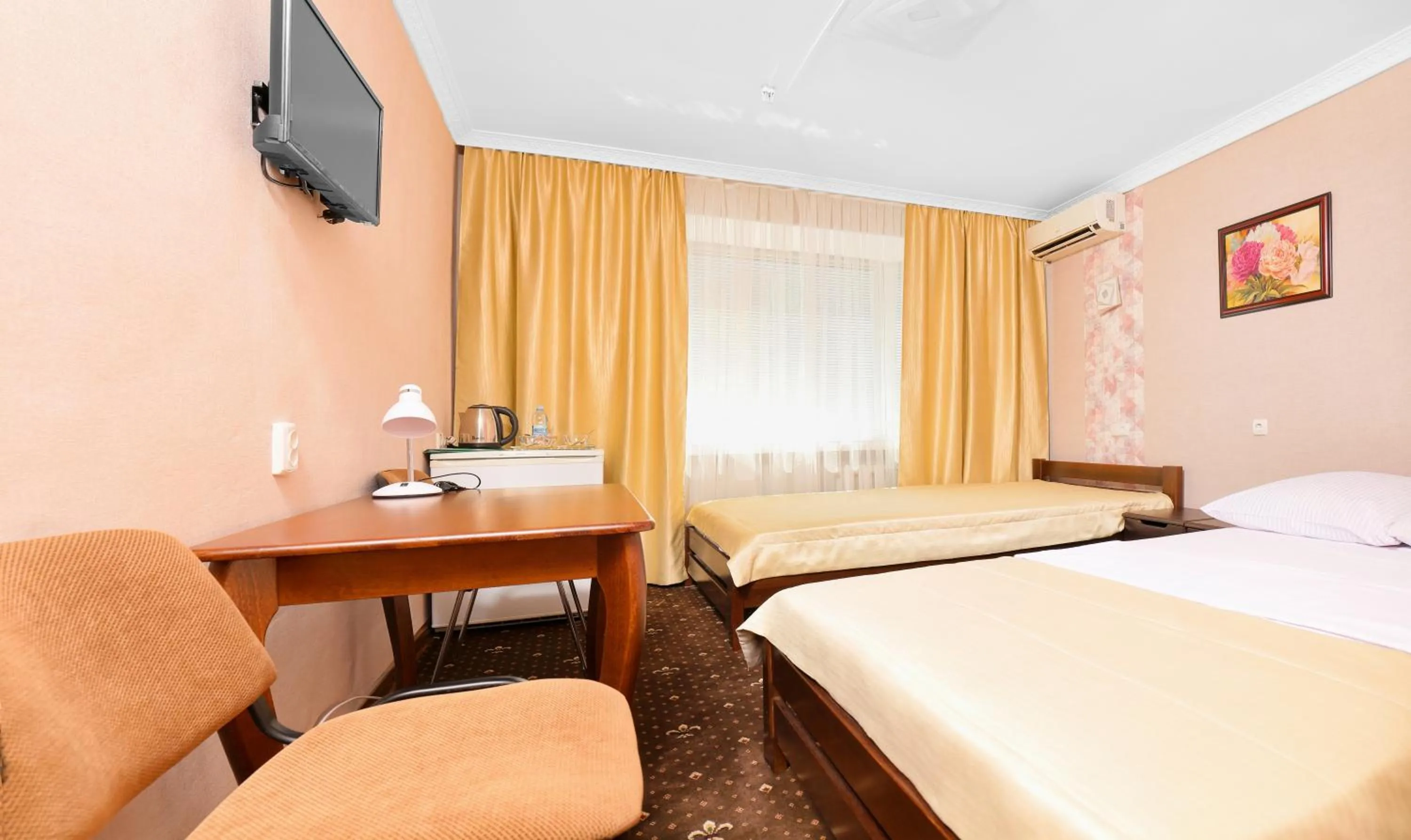 Photo of the whole room, Bed in Green City Hotel